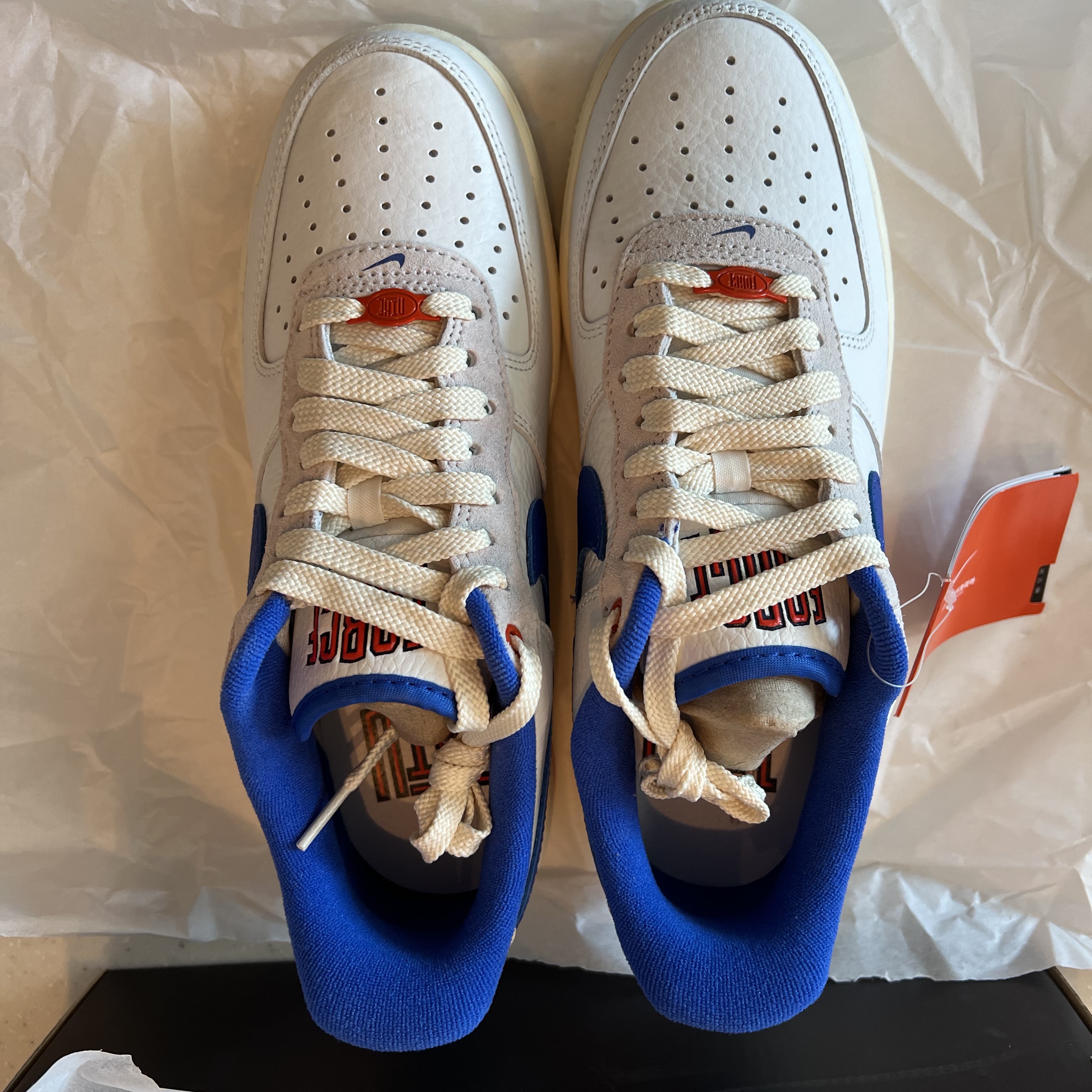 (W) Nike Air Force 1 '07 LX University Blue and Summit White 착용 스타일