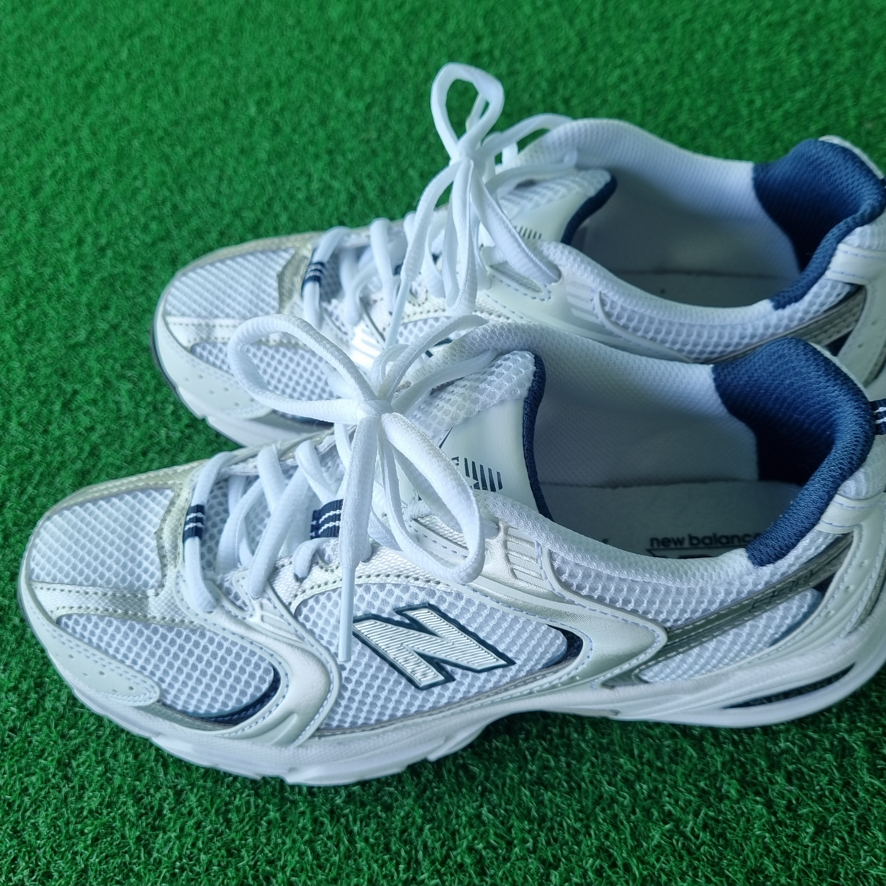New Balance 530 White 착용 스타일 - 2