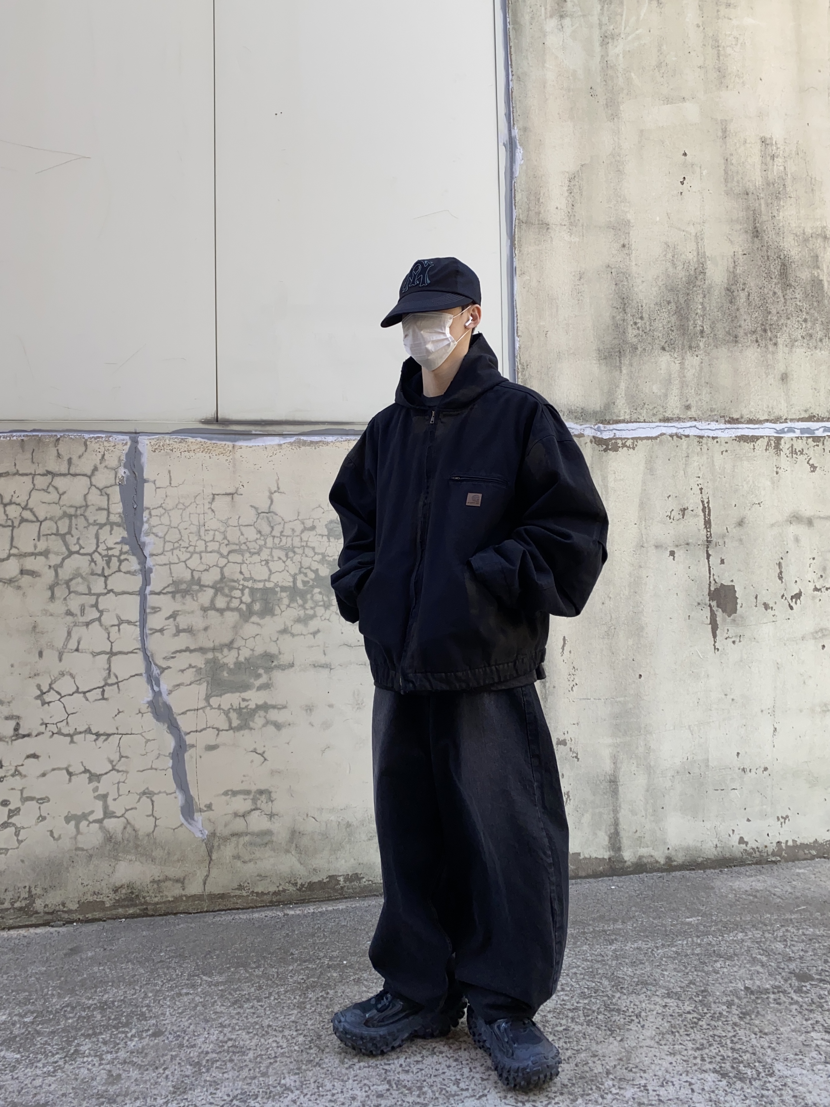 Project G/R Distressed Mud Work Jacket Black, Balenciaga Defender Sneakers Black 착용 스타일