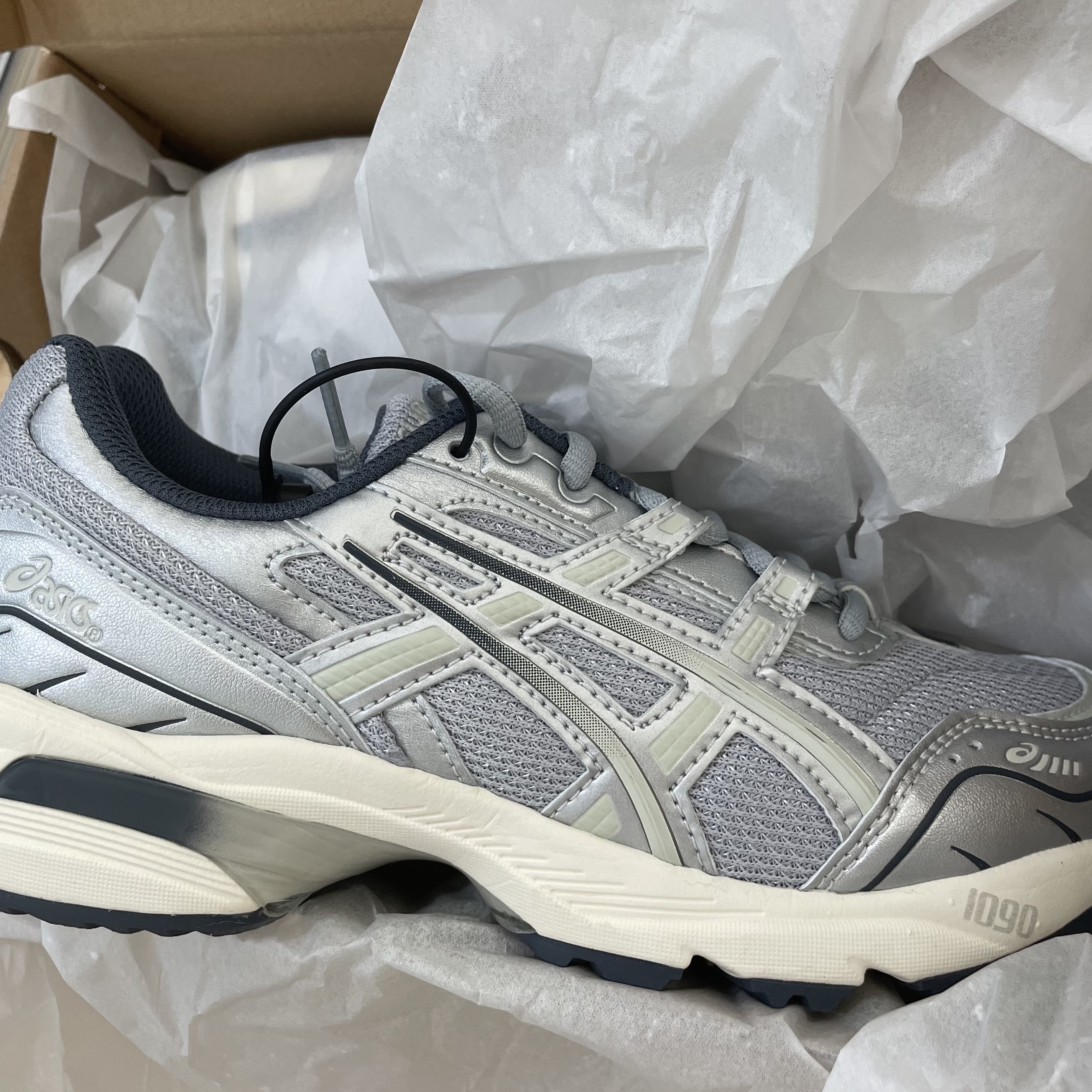 Asics Gel-1090 Piedmont Grey 착용 스타일