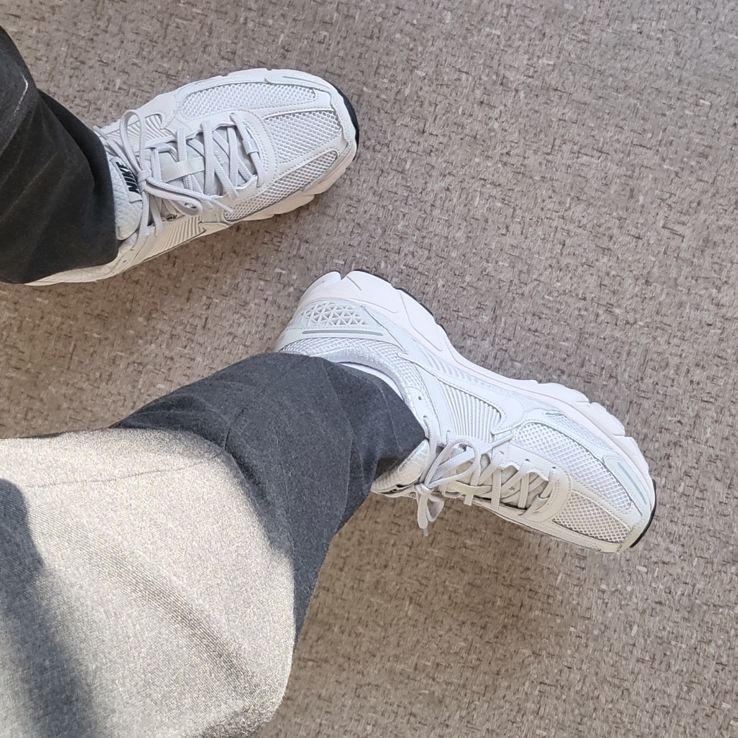 Nike Zoom Vomero 5 SP Vast Grey 2023 착용 스타일 - 2