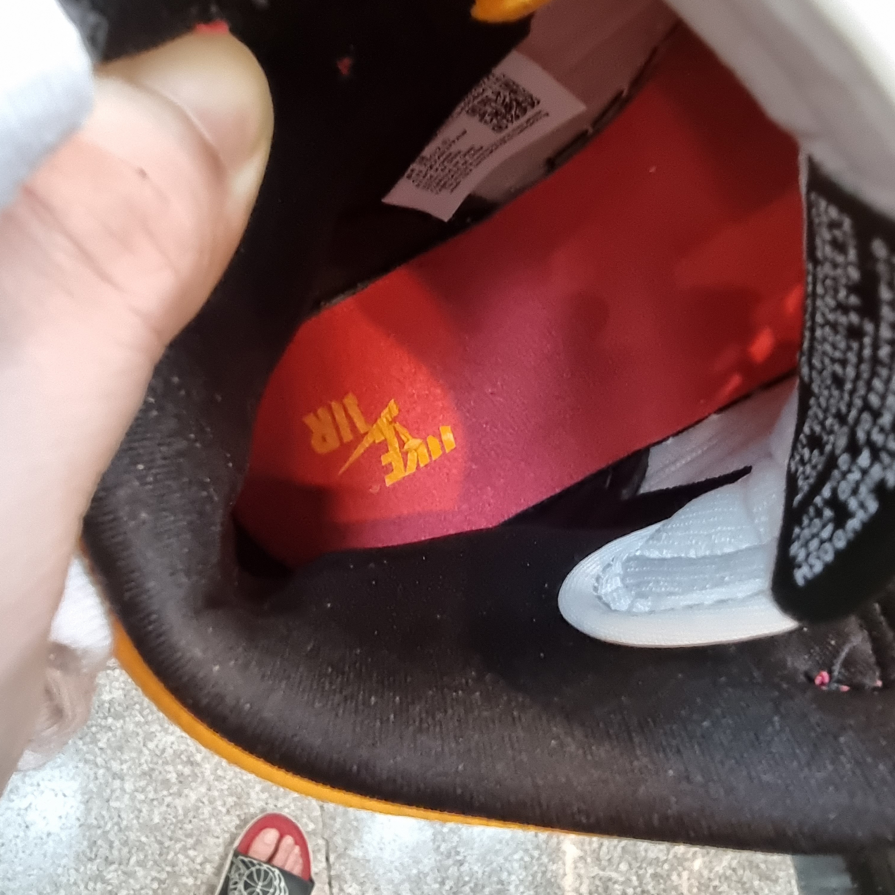 Jordan 1 Retro High OG Light Fusion Red 착용 스타일 - 3