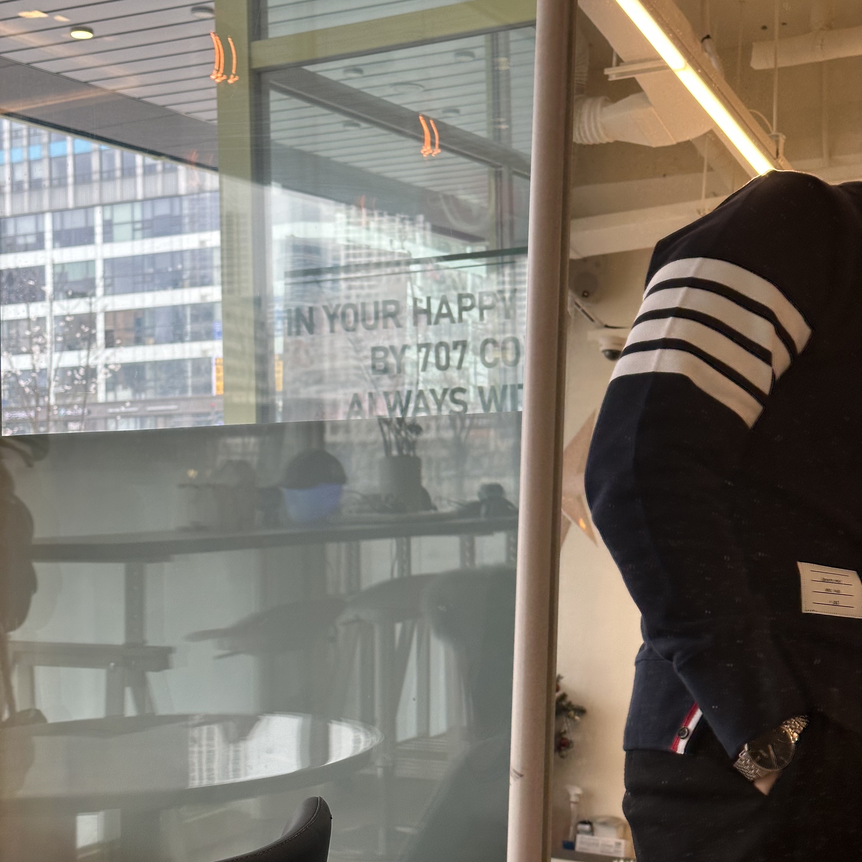 Thom Browne Engineered 4-Bar Sweatshirt Navy 착용 스타일