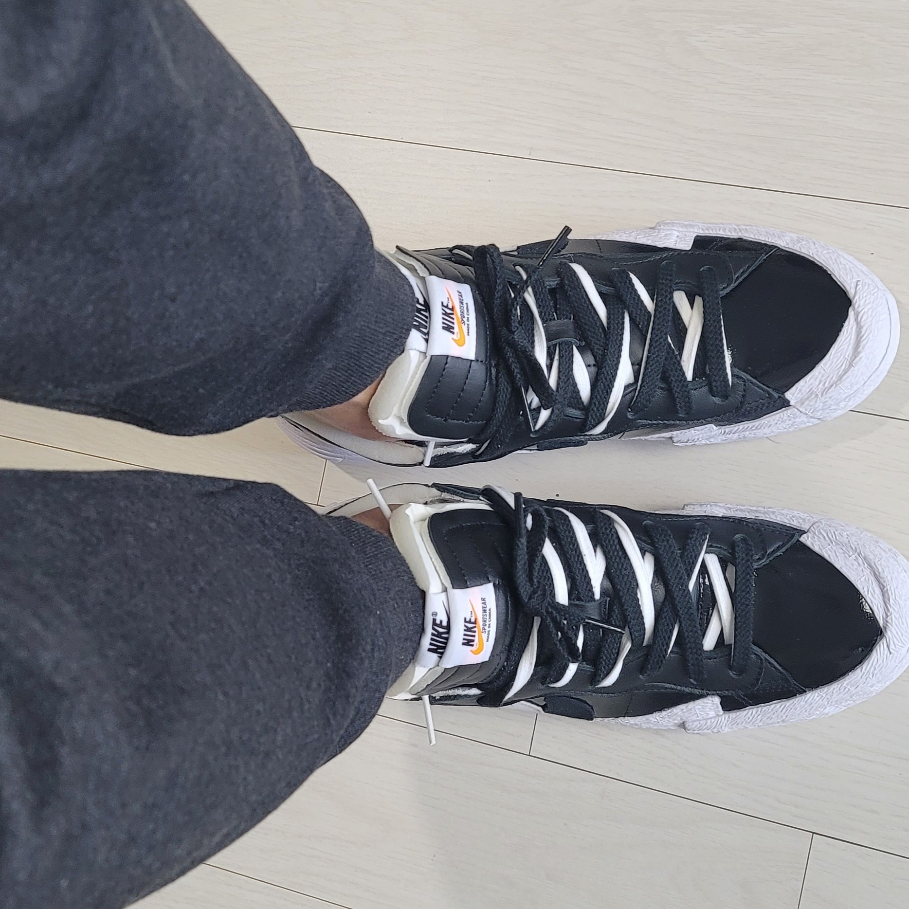 Nike x Sacai Blazer Low Black Patent Leather 착용 스타일