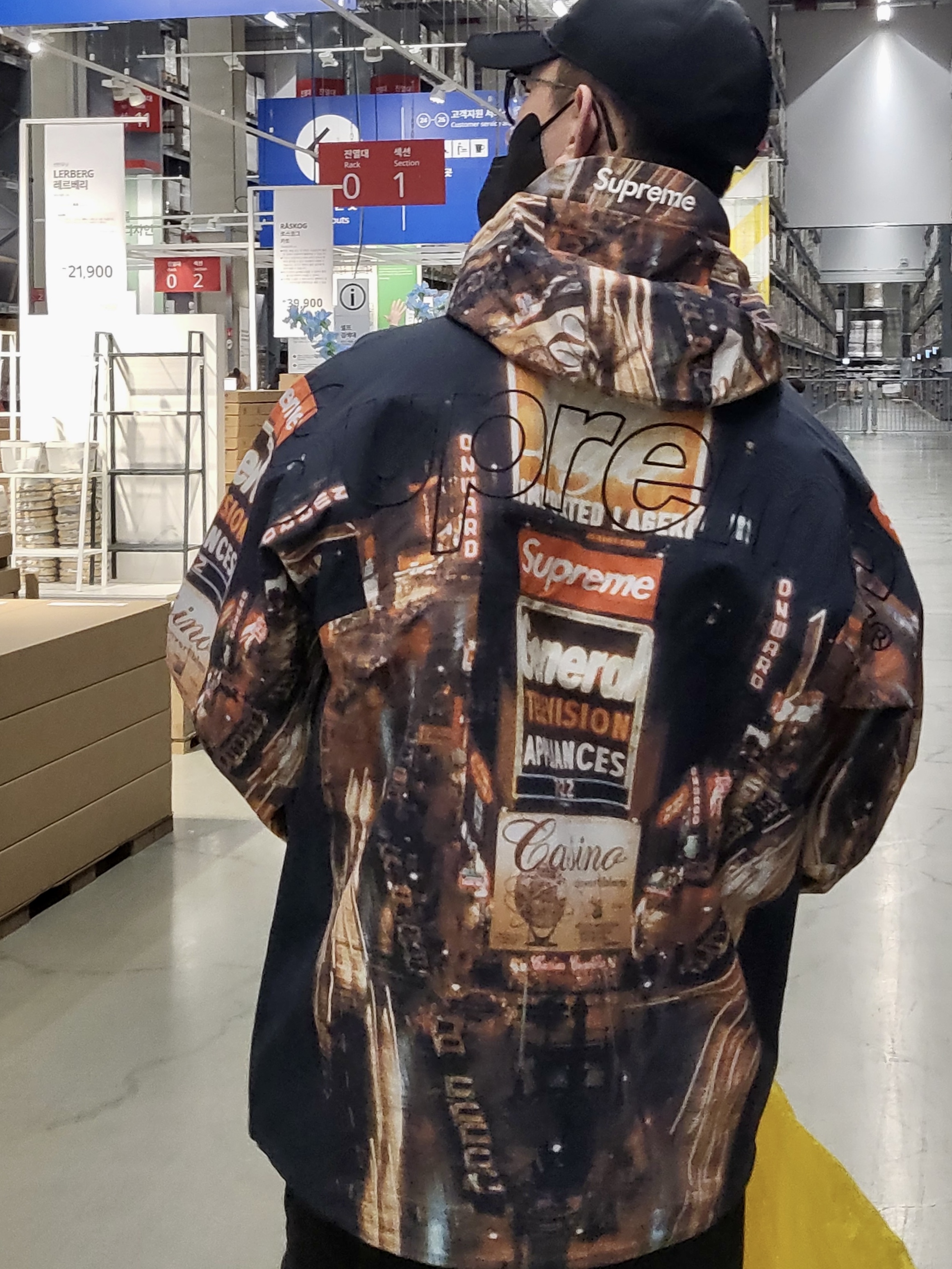 Supreme x The North Face Taped Seam Shell Jacket Times Square - 22FW 착용 스타일