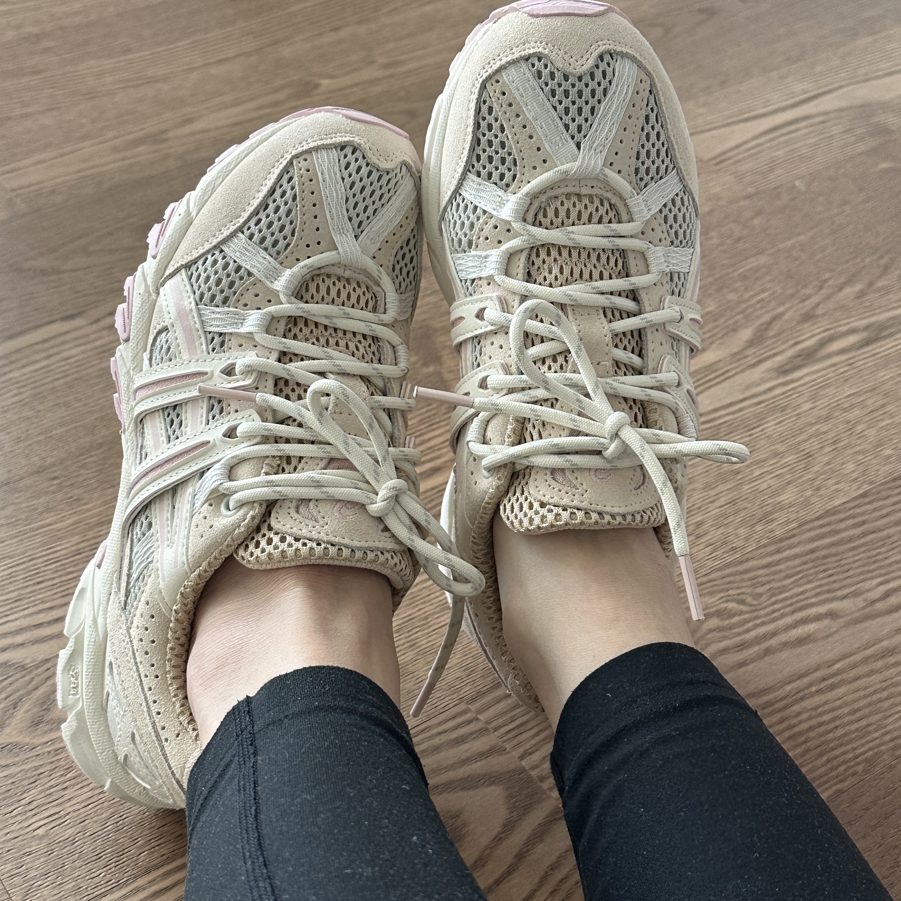 (W) Asics Gel-Sonoma 15-50 Smoke Grey Cream 착용 스타일
