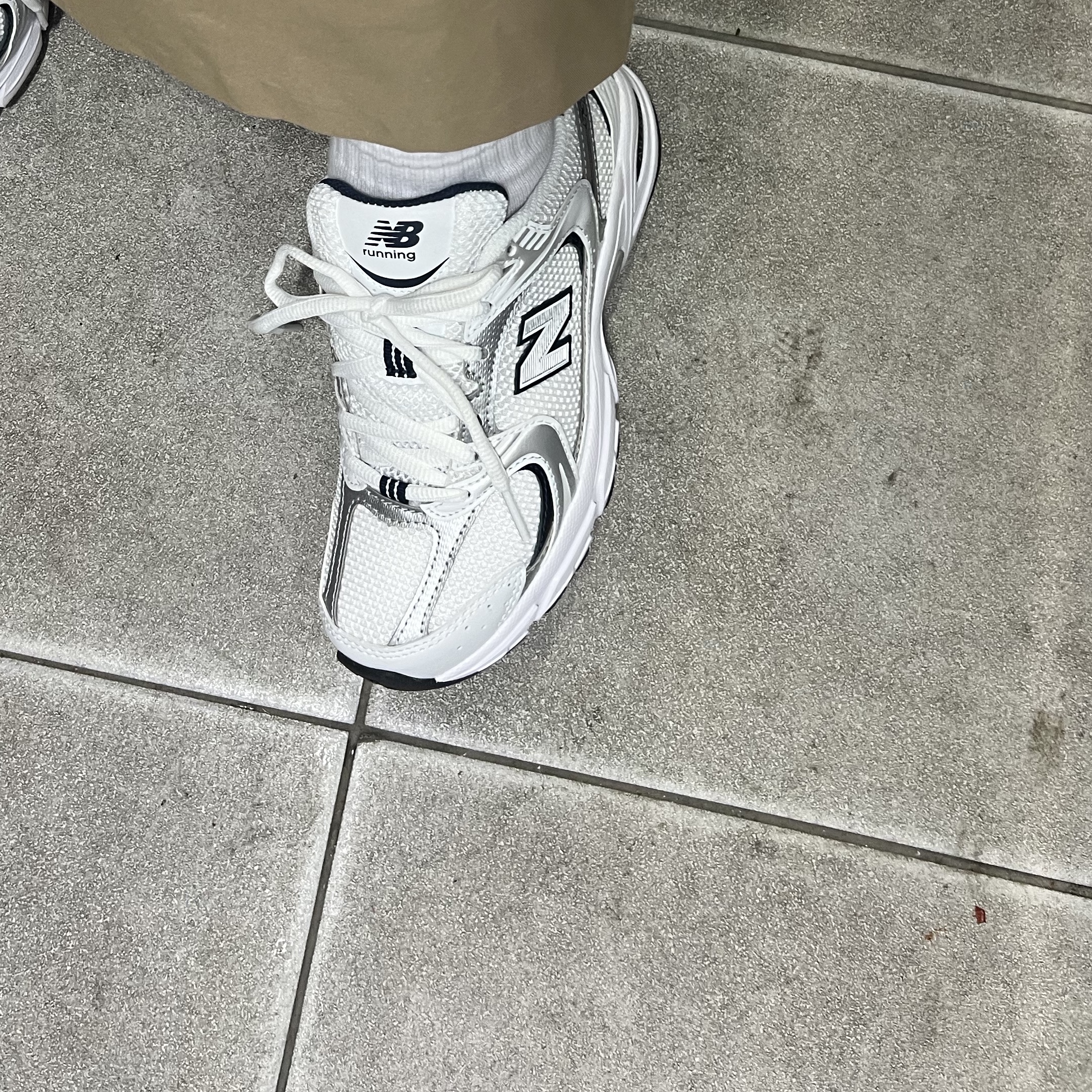 New Balance 530 White 착용 스타일