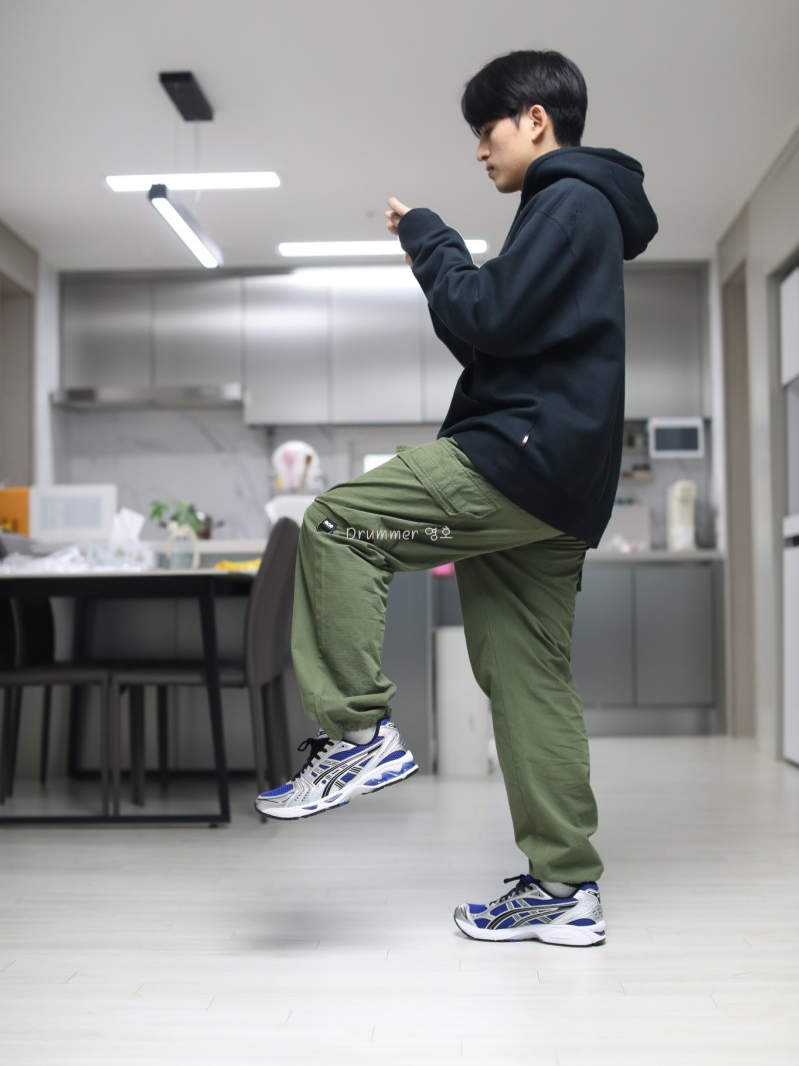 Asics Gel-Kayano 14 Monaco Blue Black 착용 스타일