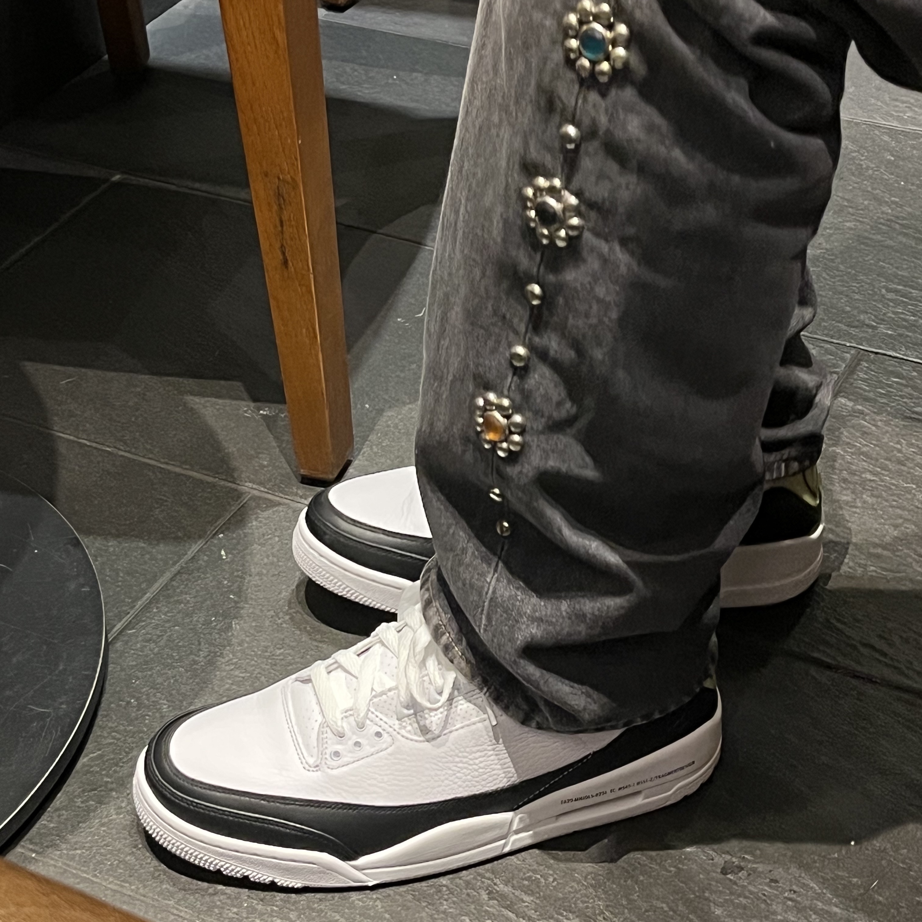Jordan 3 x Fragment Retro SP White Black, Kapital 14 oz. Denim 5P Monkey Cisco Gemstone Pants Black 착용 스타일