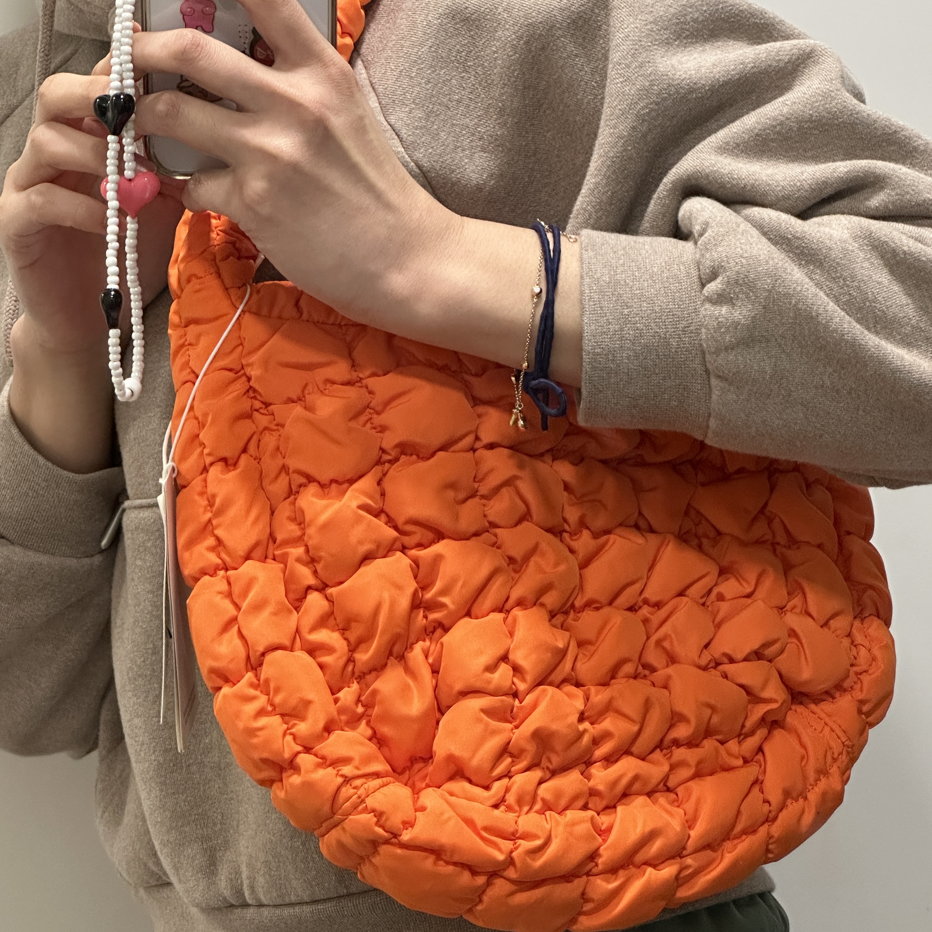 COS Quilted Mini Bag Bright Orange 착용 스타일