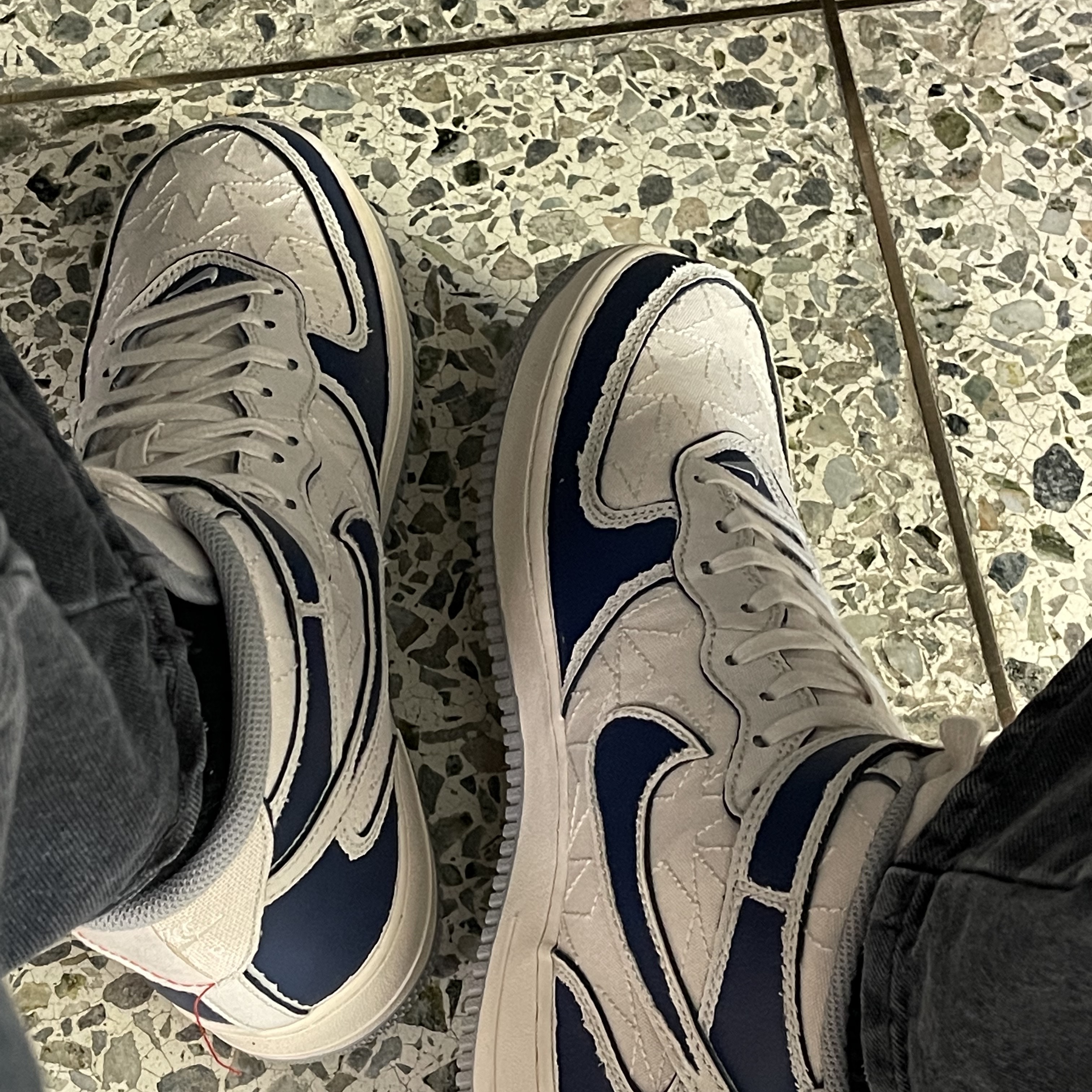 Nike Air Force 1 Mid '07 Pearl White 착용 스타일 - 3