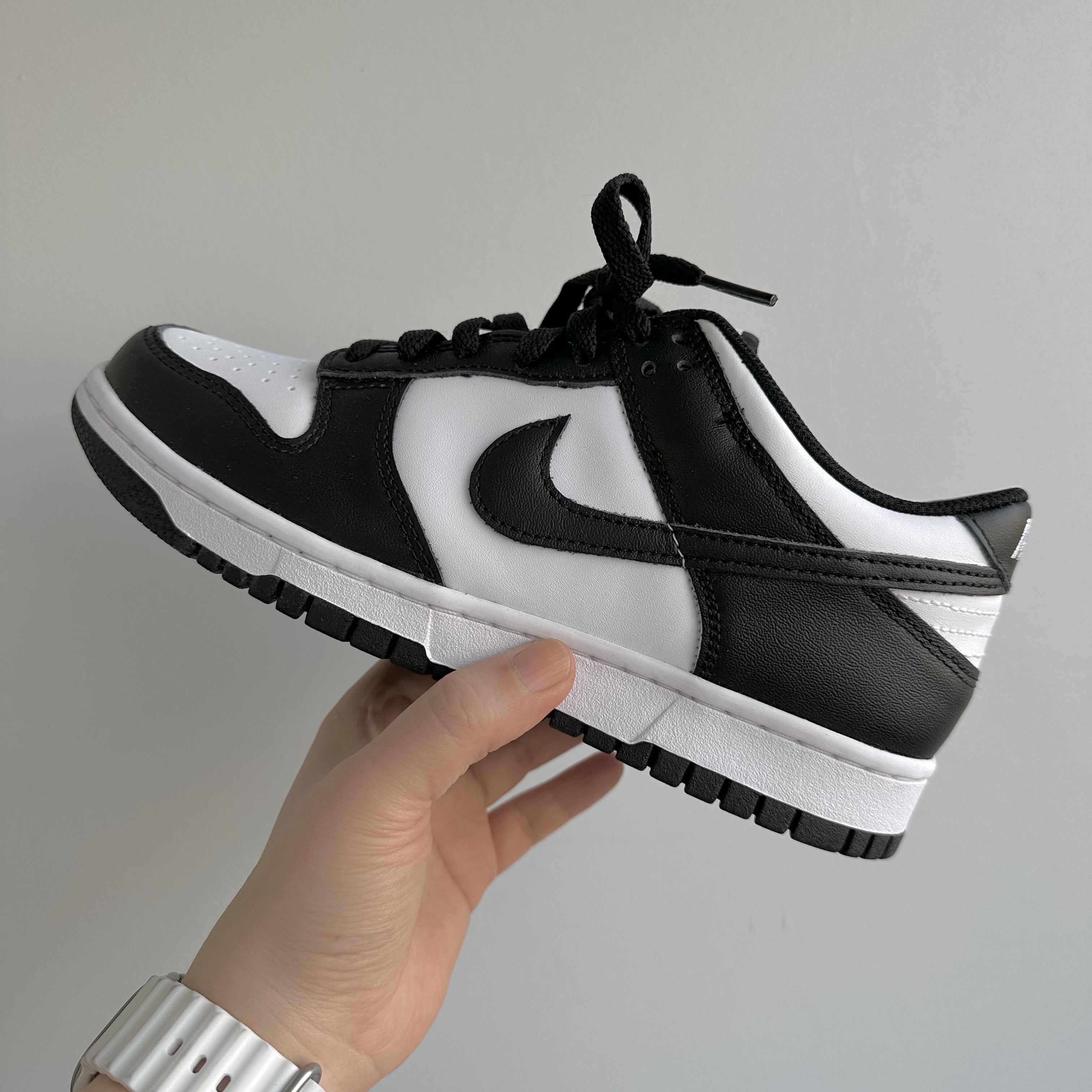 (GS) Nike Dunk Low Black 착용 스타일