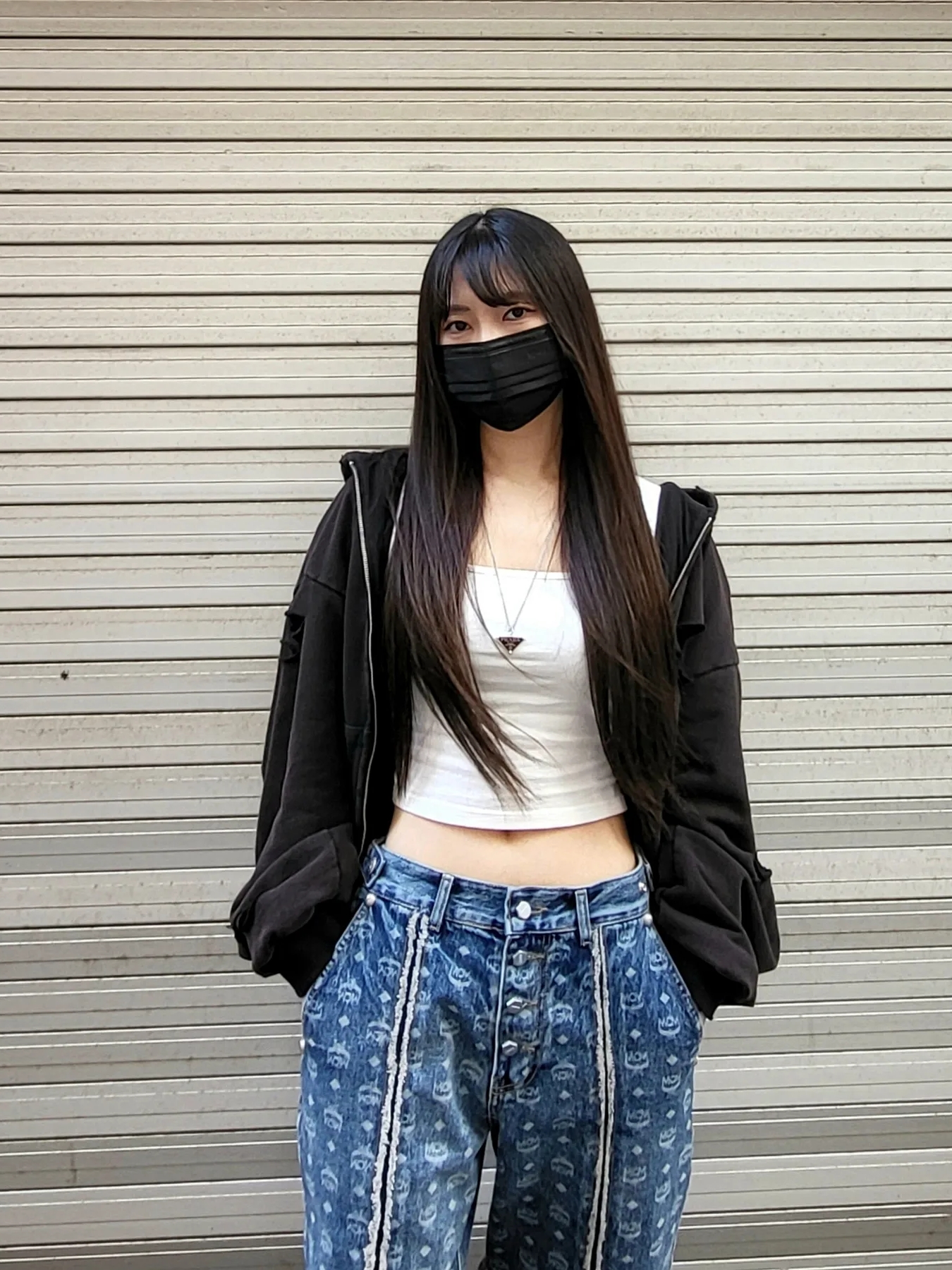 Thug Club x MCM Zip Denim Pants Blue, Prada Symbole Necklace Black 착용 스타일 - 3