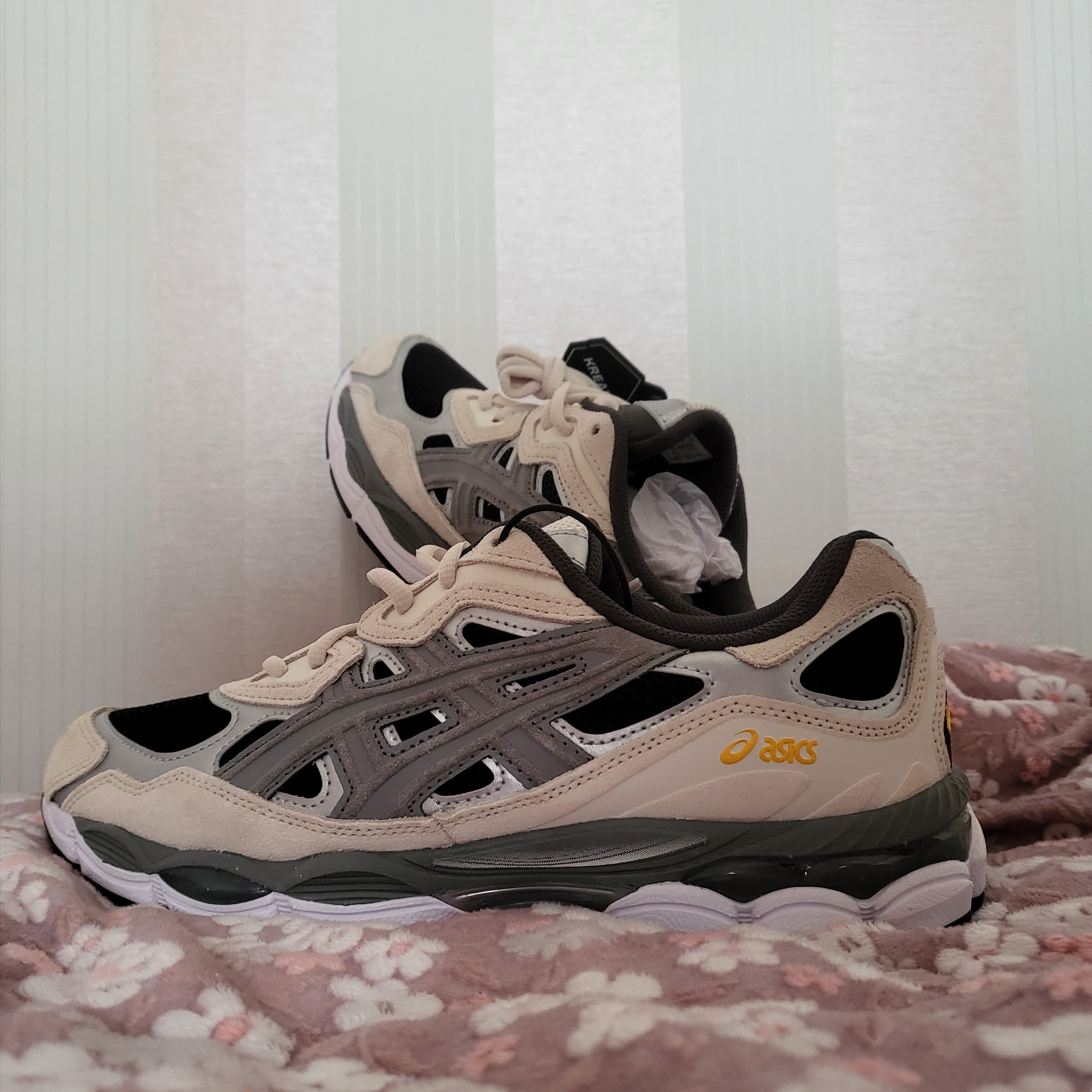 Asics Gel-NYC Black Clay Grey 착용 스타일