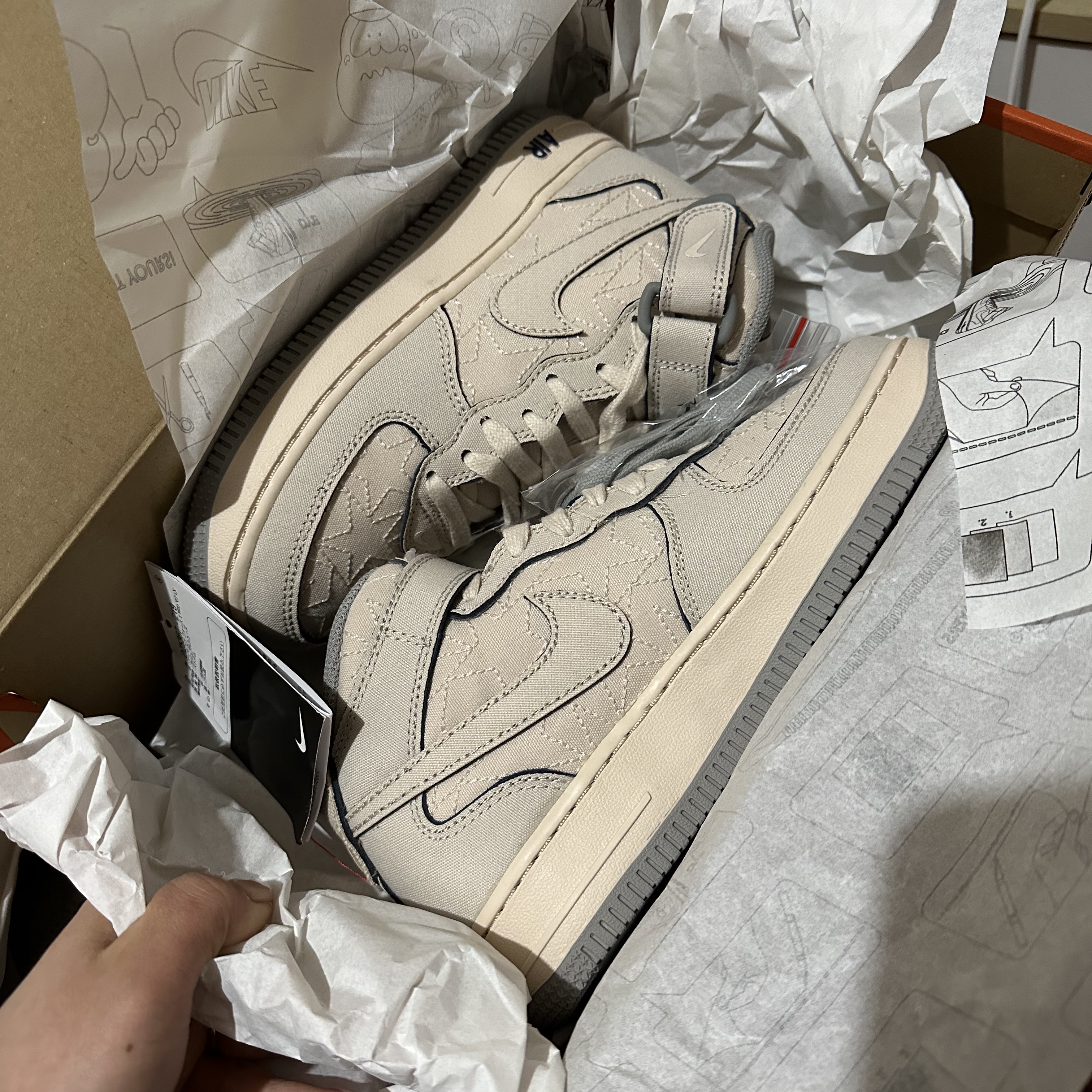 Nike Air Force 1 Mid '07 Pearl White 착용 스타일 - 2