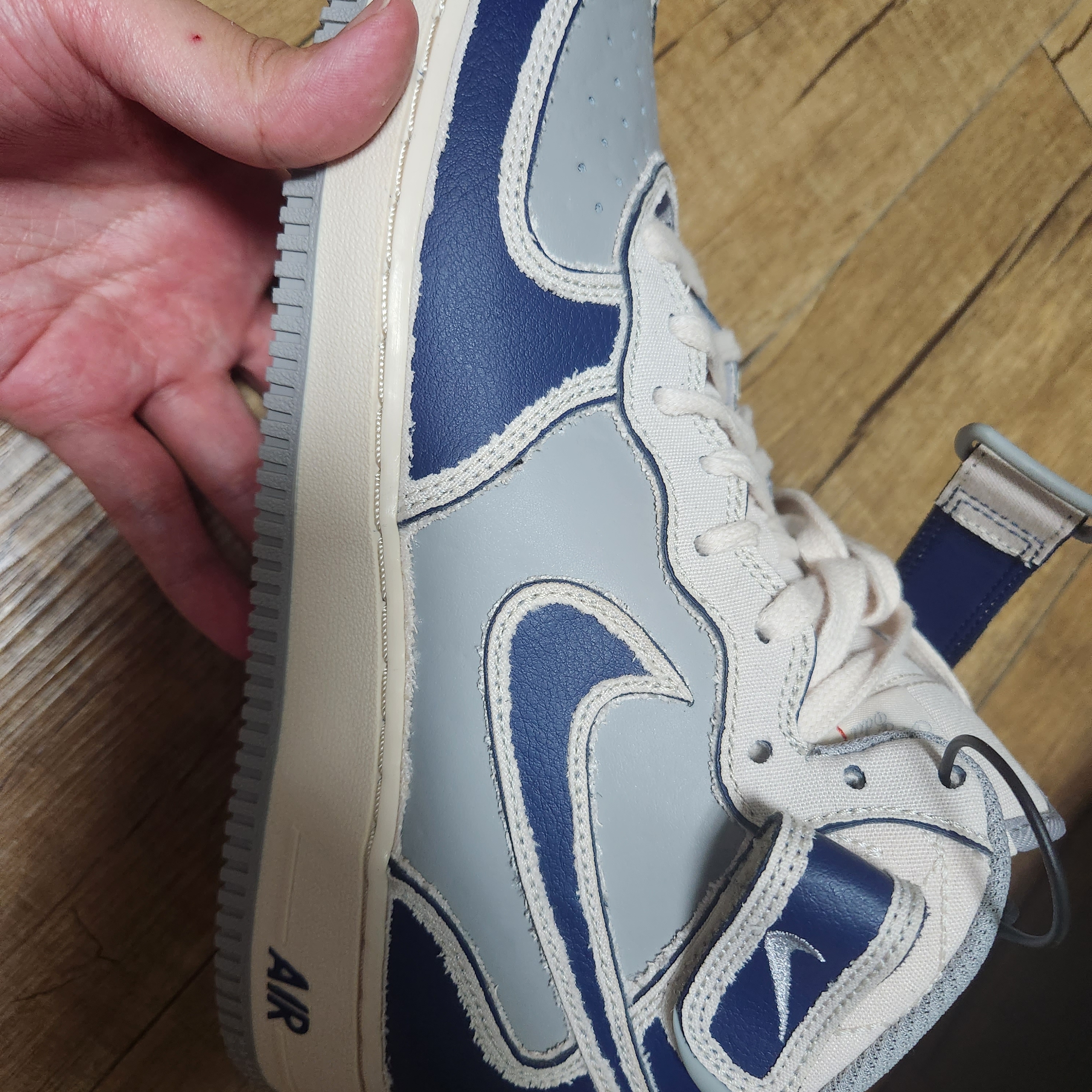 Nike Air Force 1 Mid '07 Pearl White 착용 스타일 - 1
