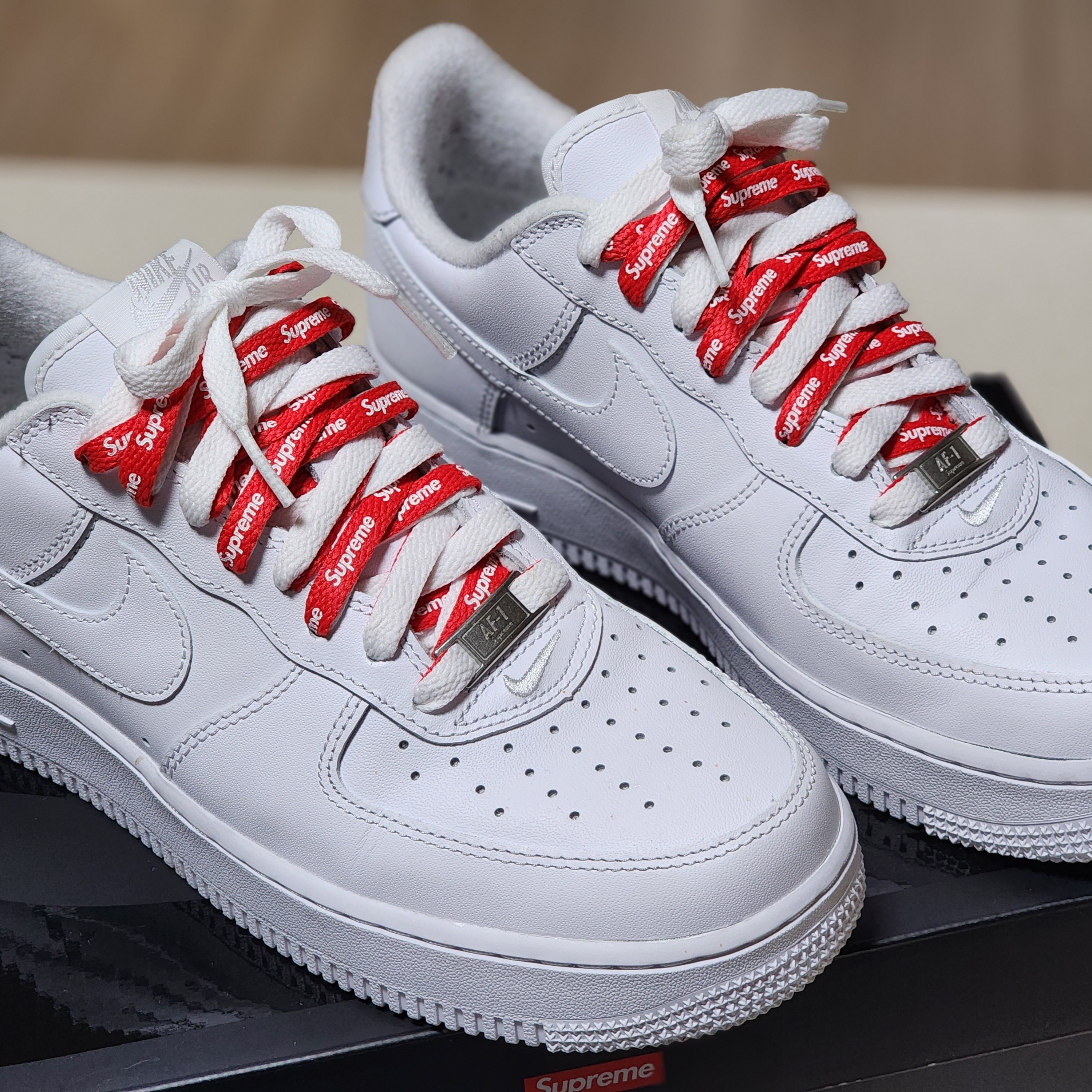 Nike x Supreme Air Force 1 Low White 착용 스타일