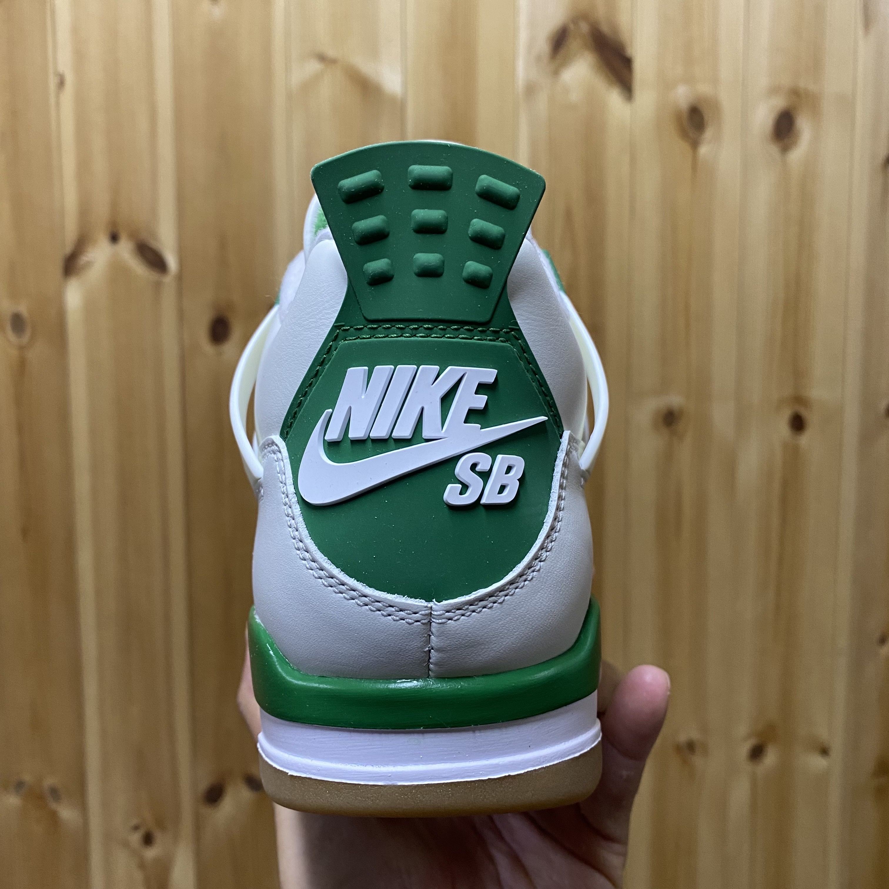 Jordan 4 x Nike SB Retro SP Pine Green 착용 스타일 - 4