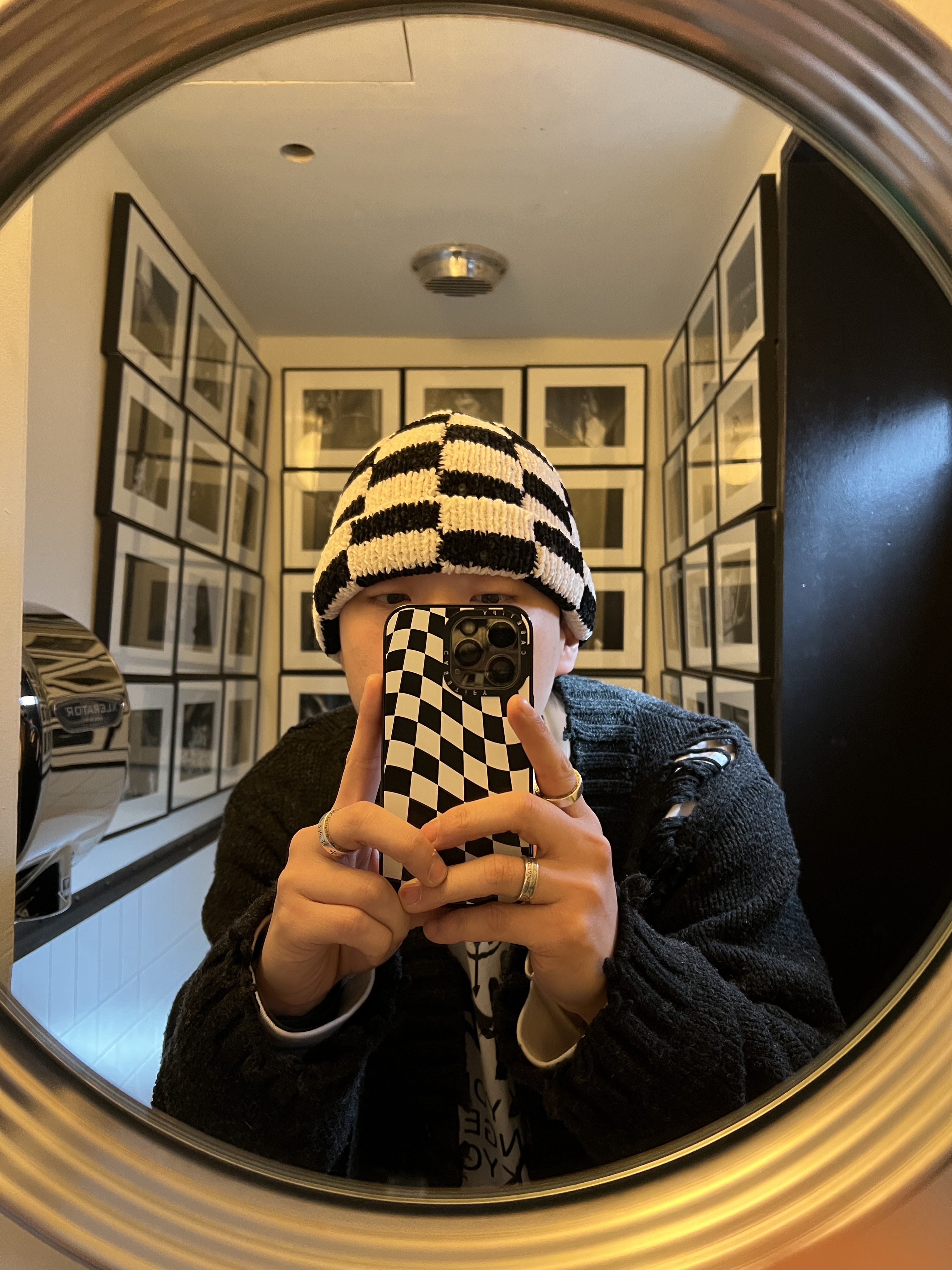 Stussy Crochet Checkered Beanie Black, Stussy World Tour LS T-Shirt White 착용 스타일 - 1