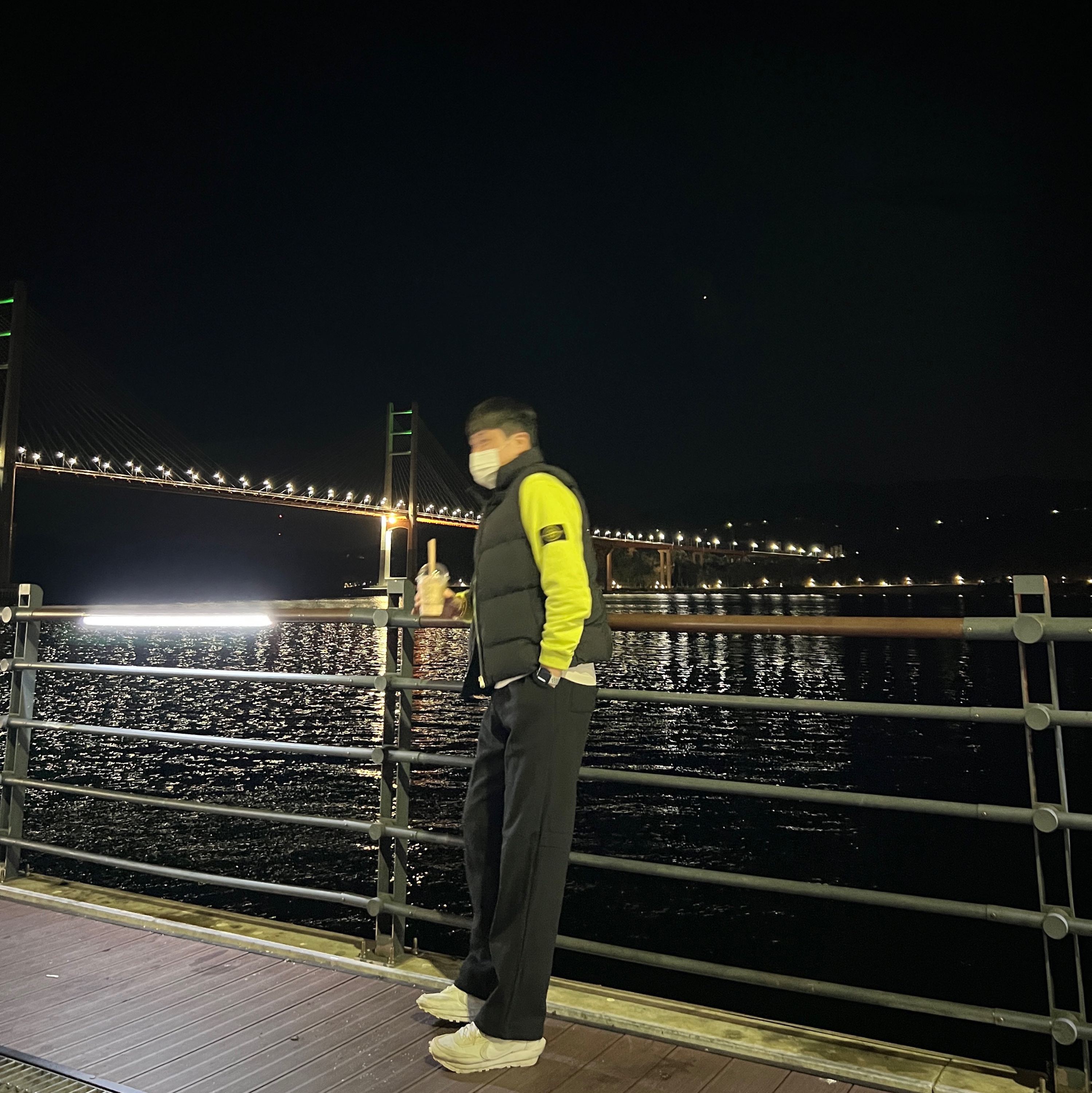 Stone Island 63051 Crewneck Sweatshirt Lemon - 22SS, Nike x Sacai LDWaffle White Nylon 착용 스타일