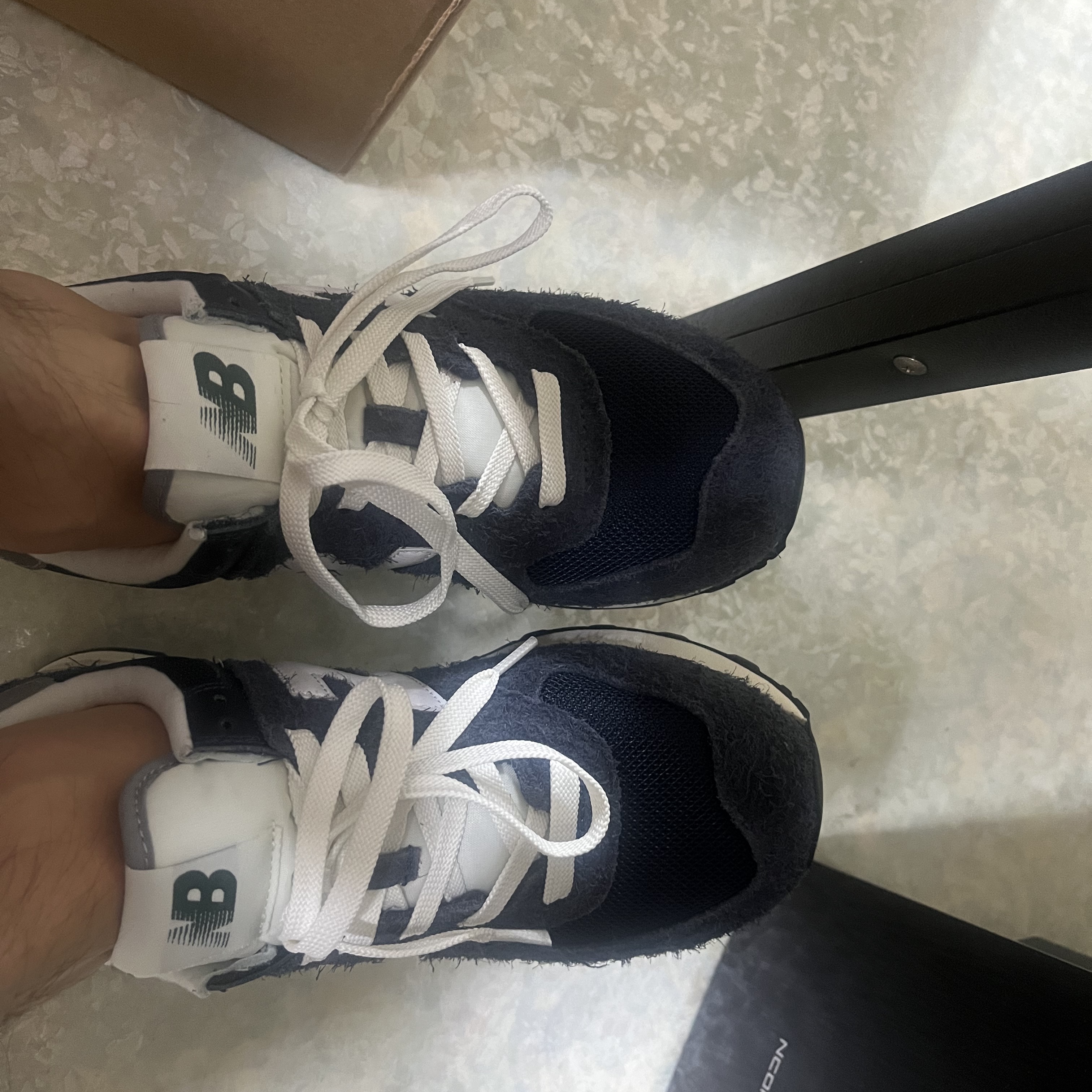 New Balance 574 Heritage Navy 착용 스타일