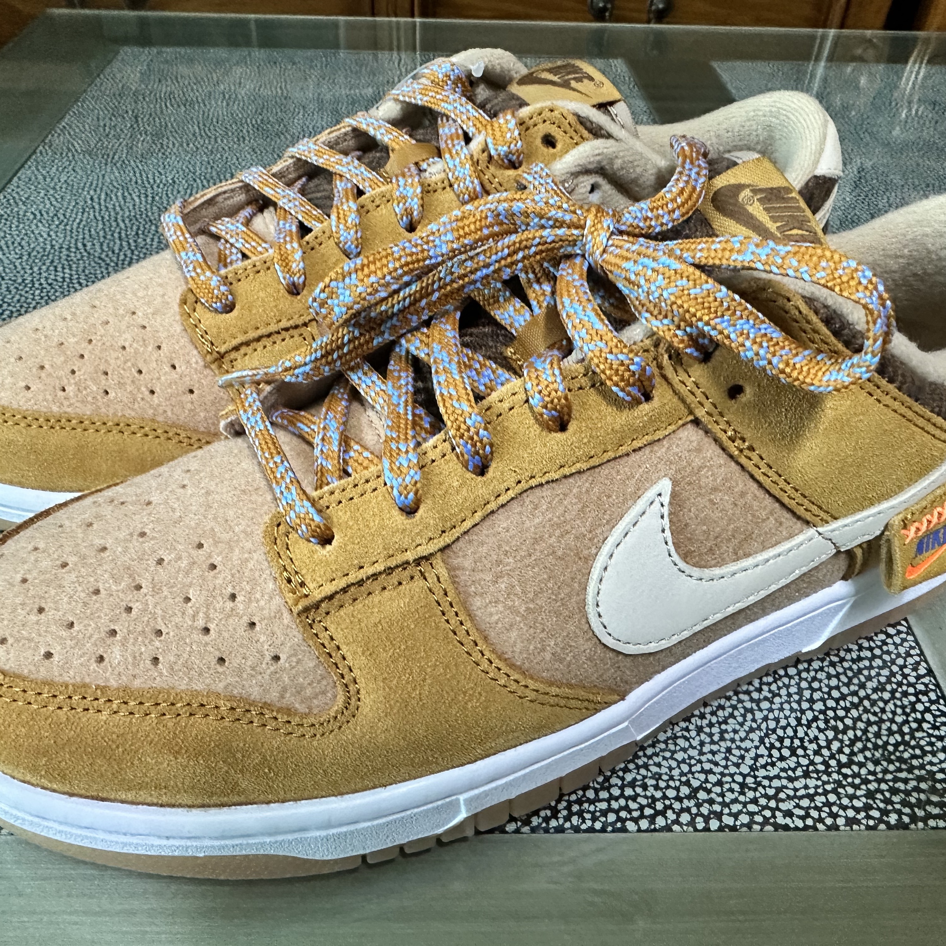 Nike Dunk Low SE Praline Desert Ochre 착용 스타일 - 2