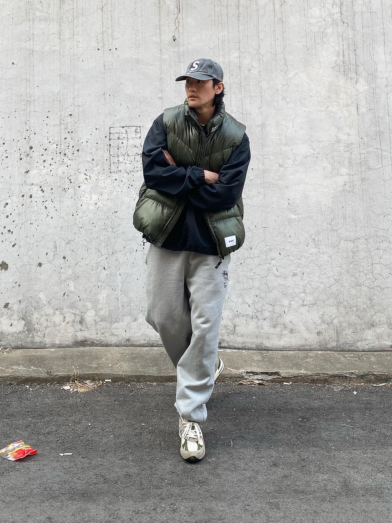 New Balance x Aime Leon Dore 991 Made in UK Grey, Supreme Pigment Print S Logo 6-Panel Black - 20SS 착용 스타일 - 3