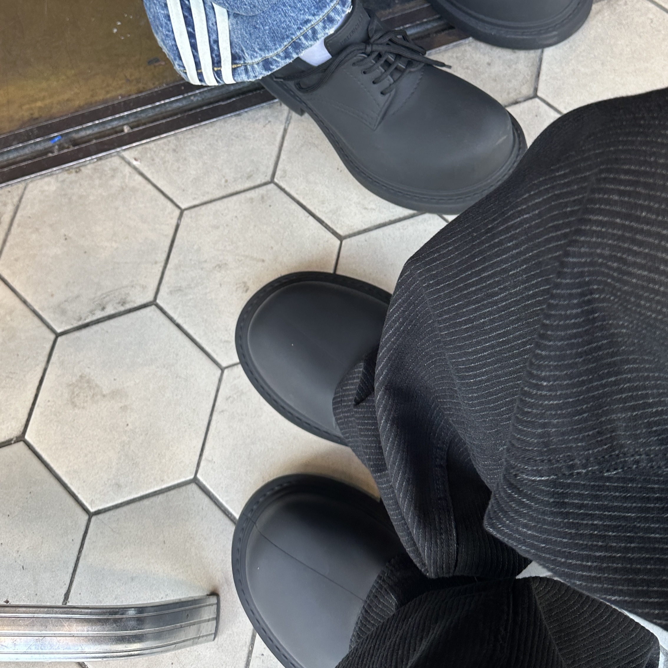 Balenciaga Steroid Derby Black 착용 스타일