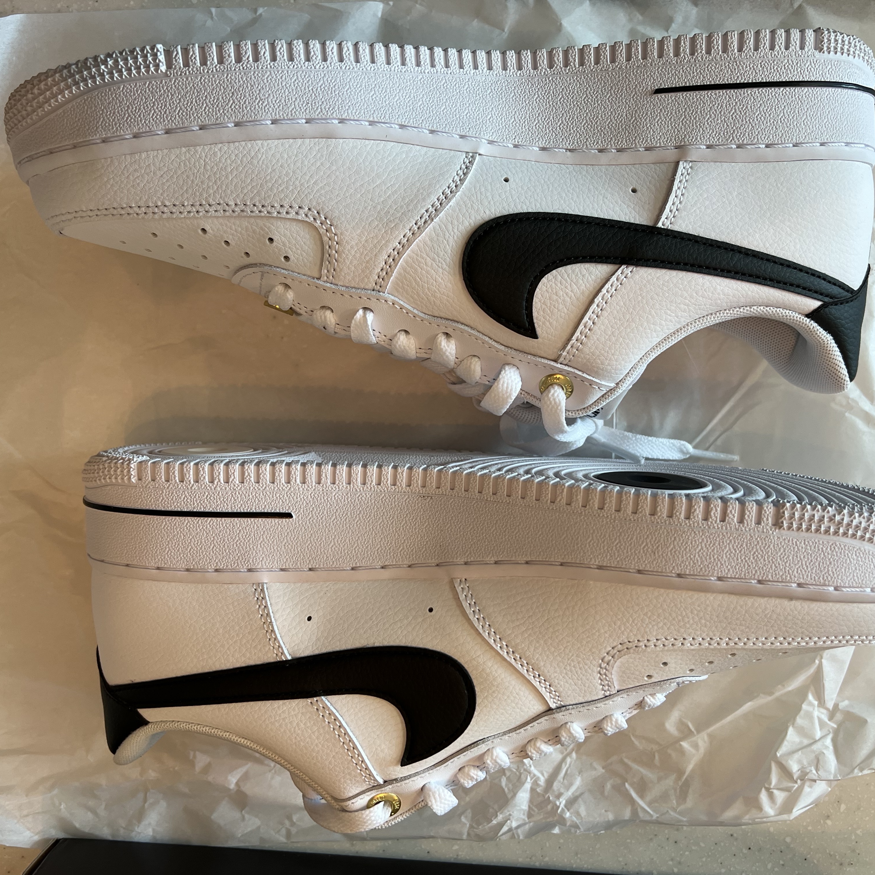 Nike Air Force 1 '07 LV8 40th Anniversary Join Forces White Black 착용 스타일