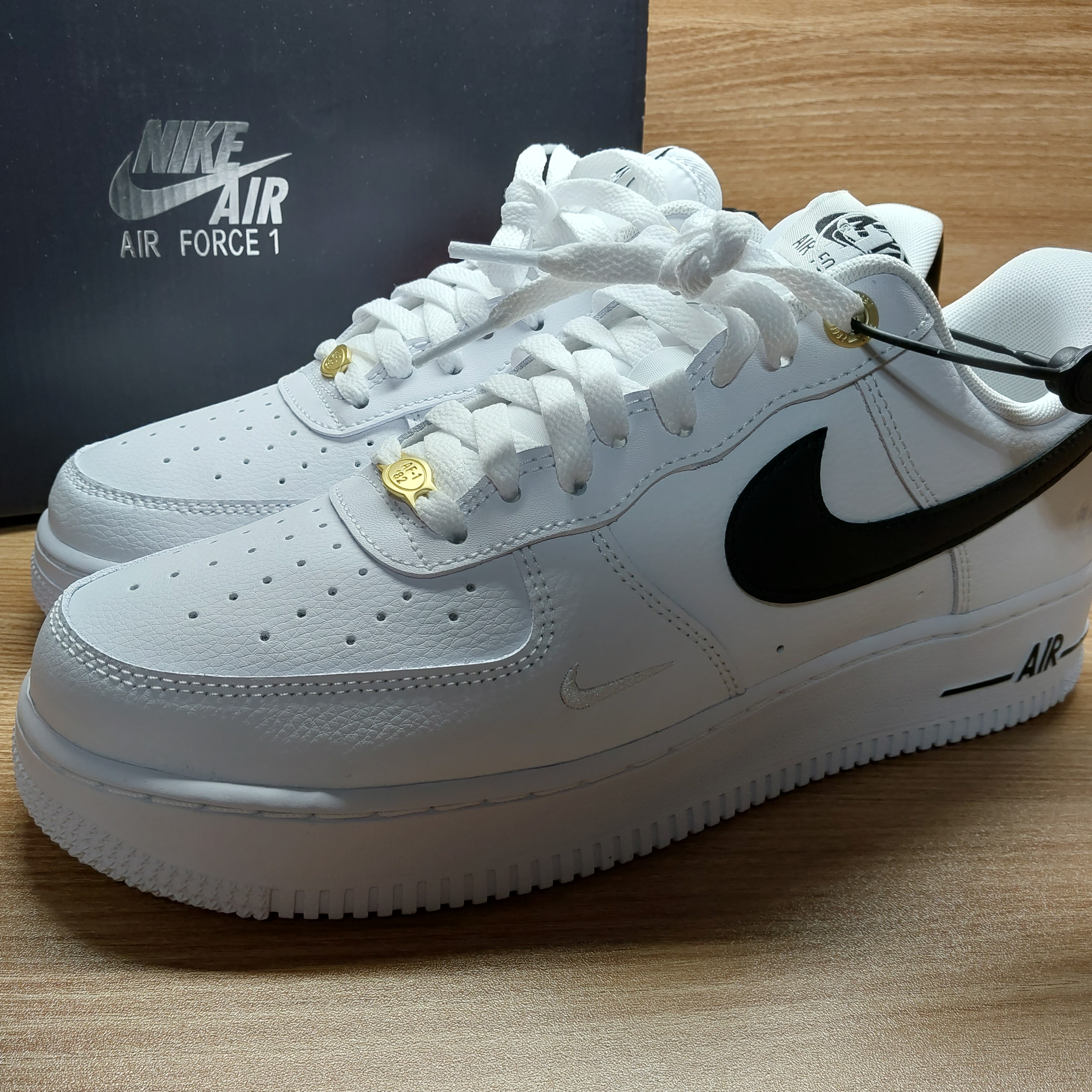 Nike Air Force 1 '07 LV8 40th Anniversary Join Forces White Black 착용 스타일