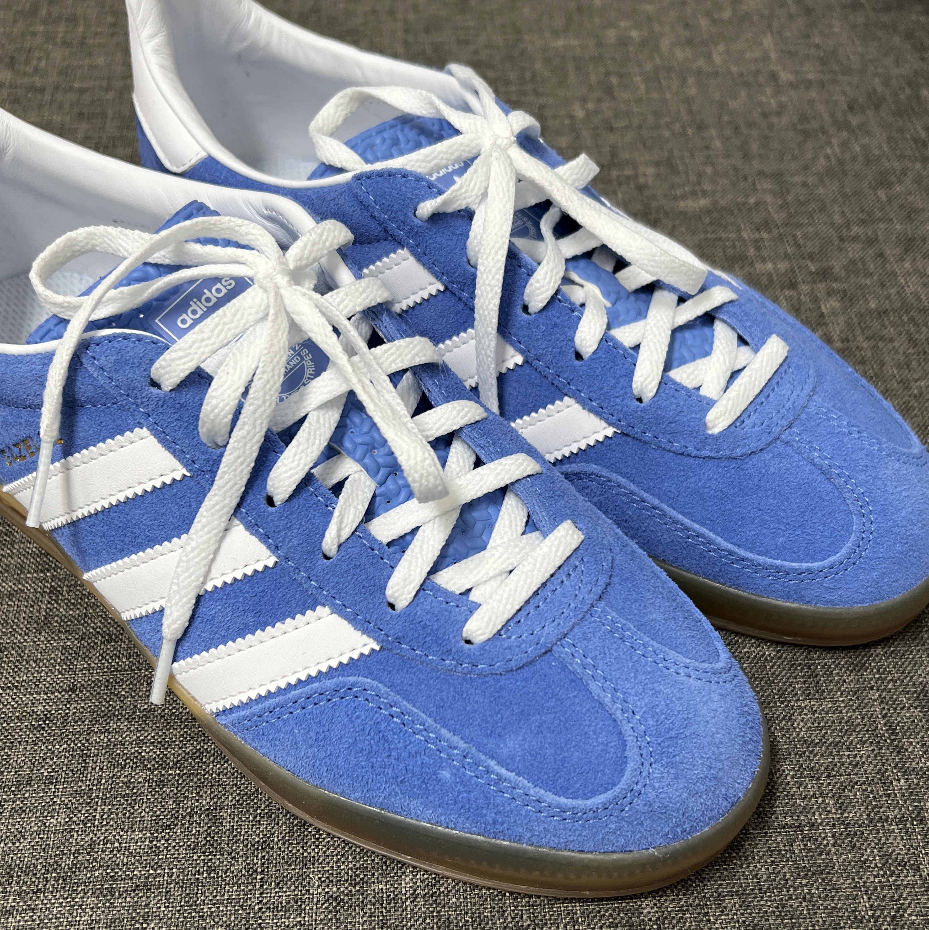 (W) Adidas Gazelle Indoor Blue Fusion Cloud White 착용 스타일