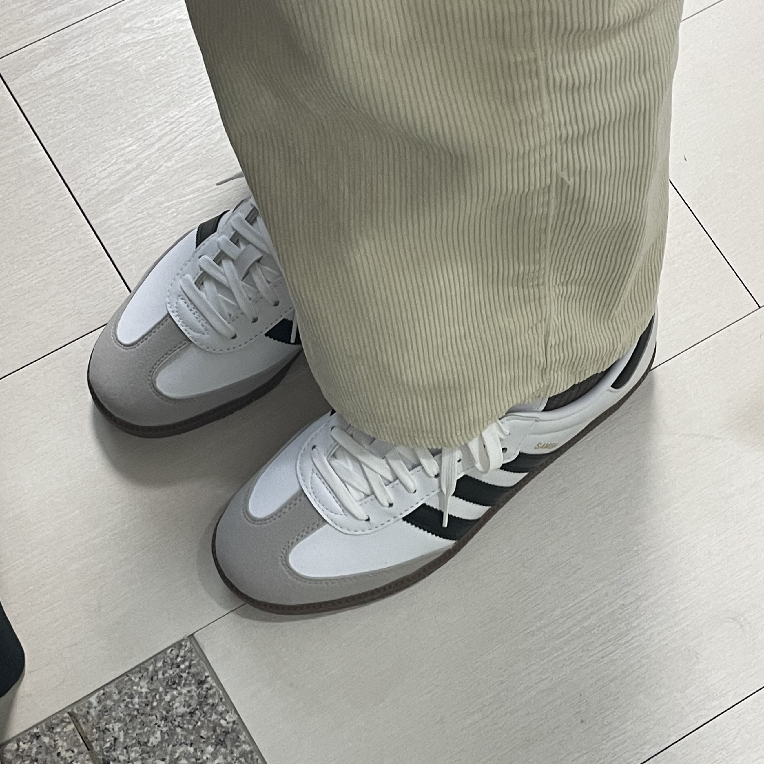 Adidas Samba Vegan White Black 착용 스타일