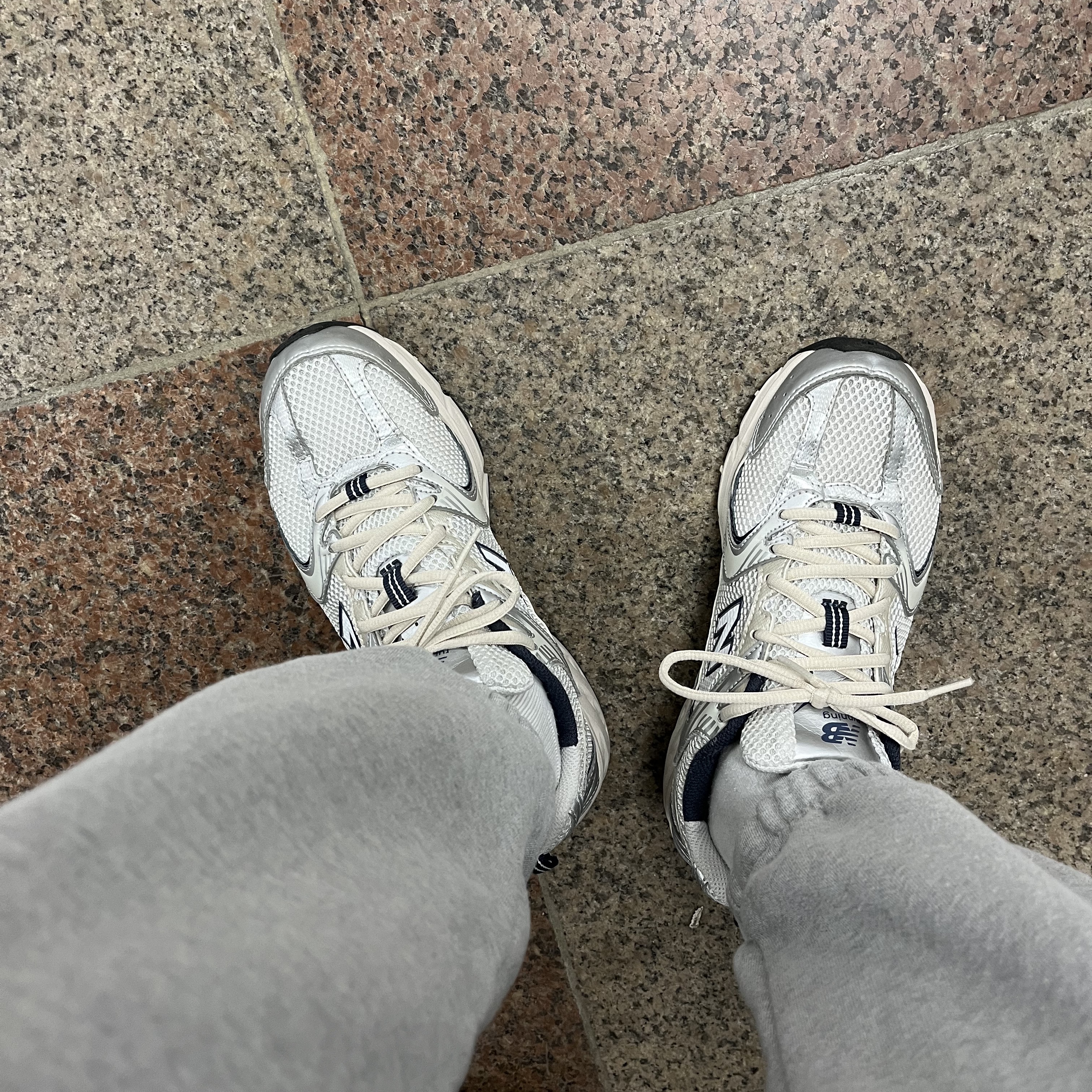 New Balance 530 Steel Grey 착용 스타일