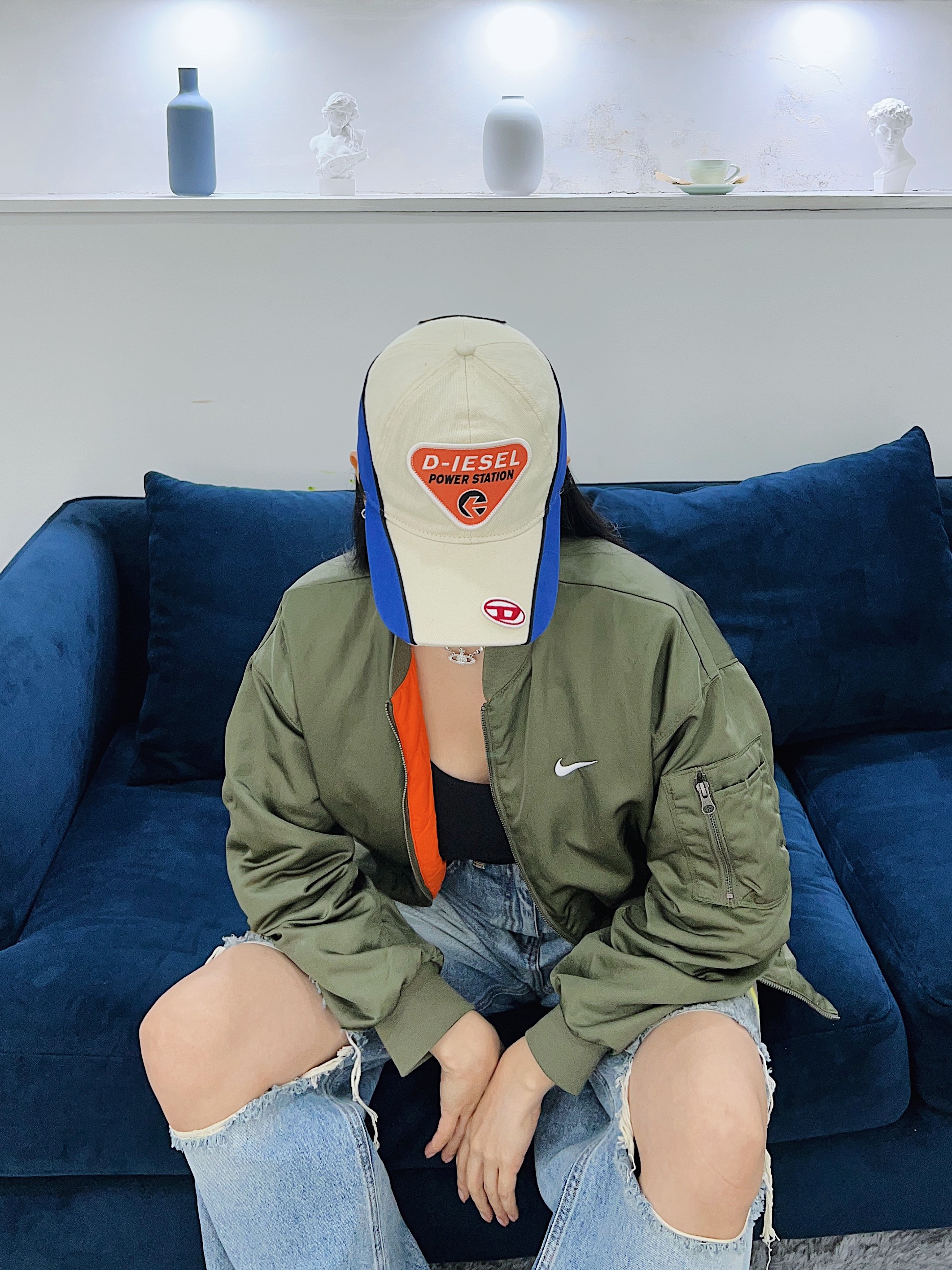 Jordan 1 x Travis Scott Retro Low OG SP Sail and Ridgerock, Diesel C-Pavel Logo Patches Baseball Cap White 착용 스타일 - 2
