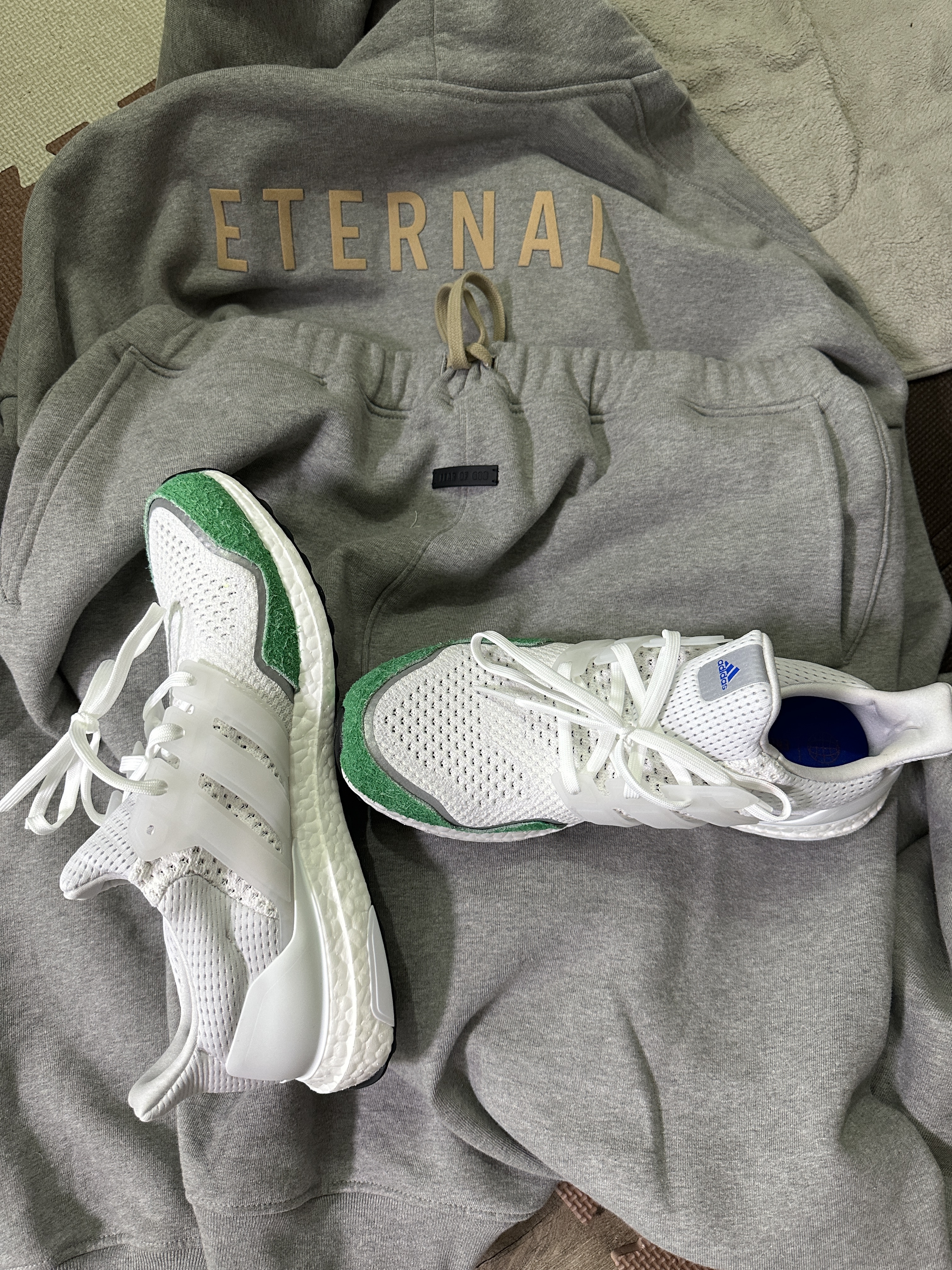 Adidas Ultraboost 1.0 DNA Cloud White Green 착용 스타일