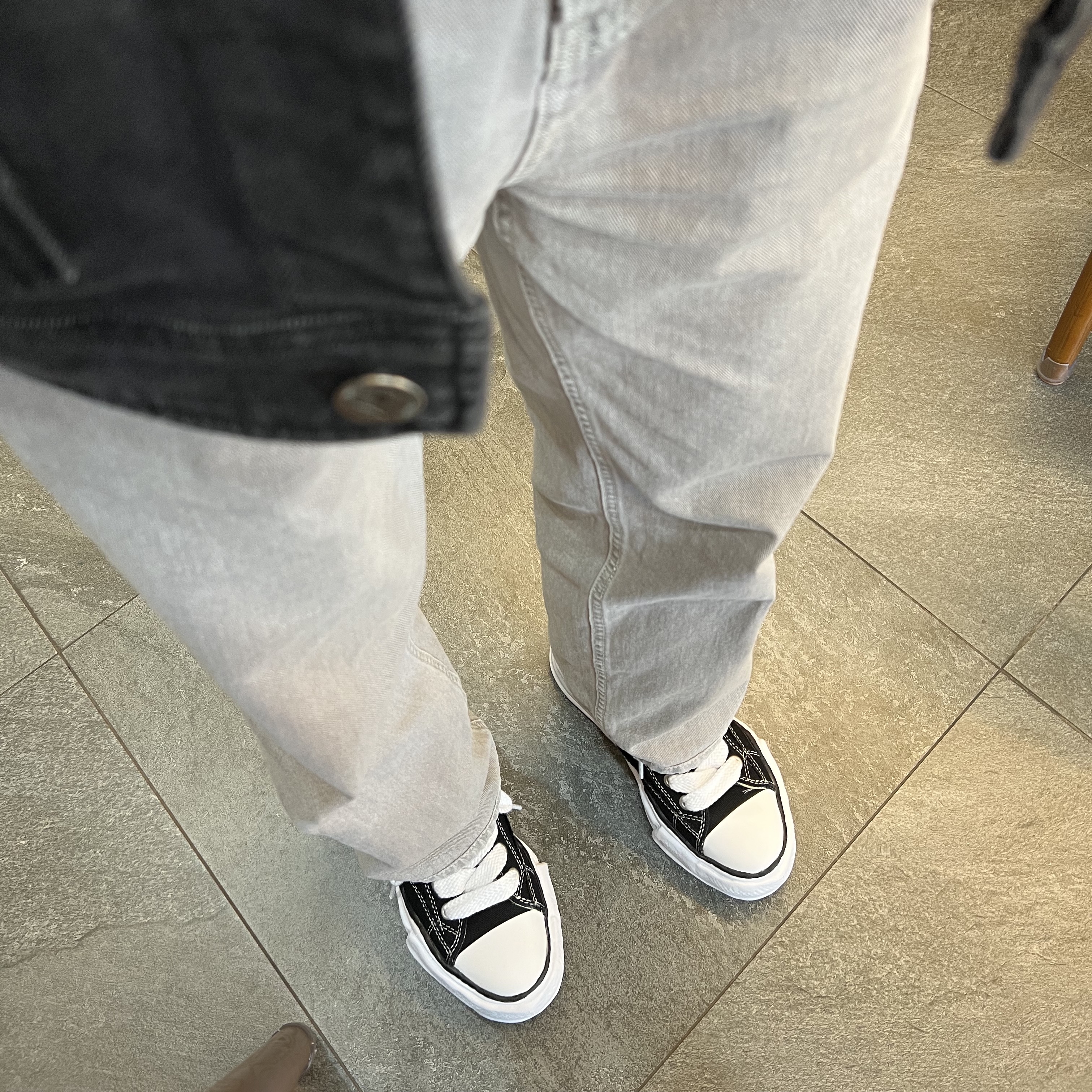 Maison Mihara Yasuhiro Peterson OG Sole Canvas Low Sneakers Black 착용 스타일 - 2