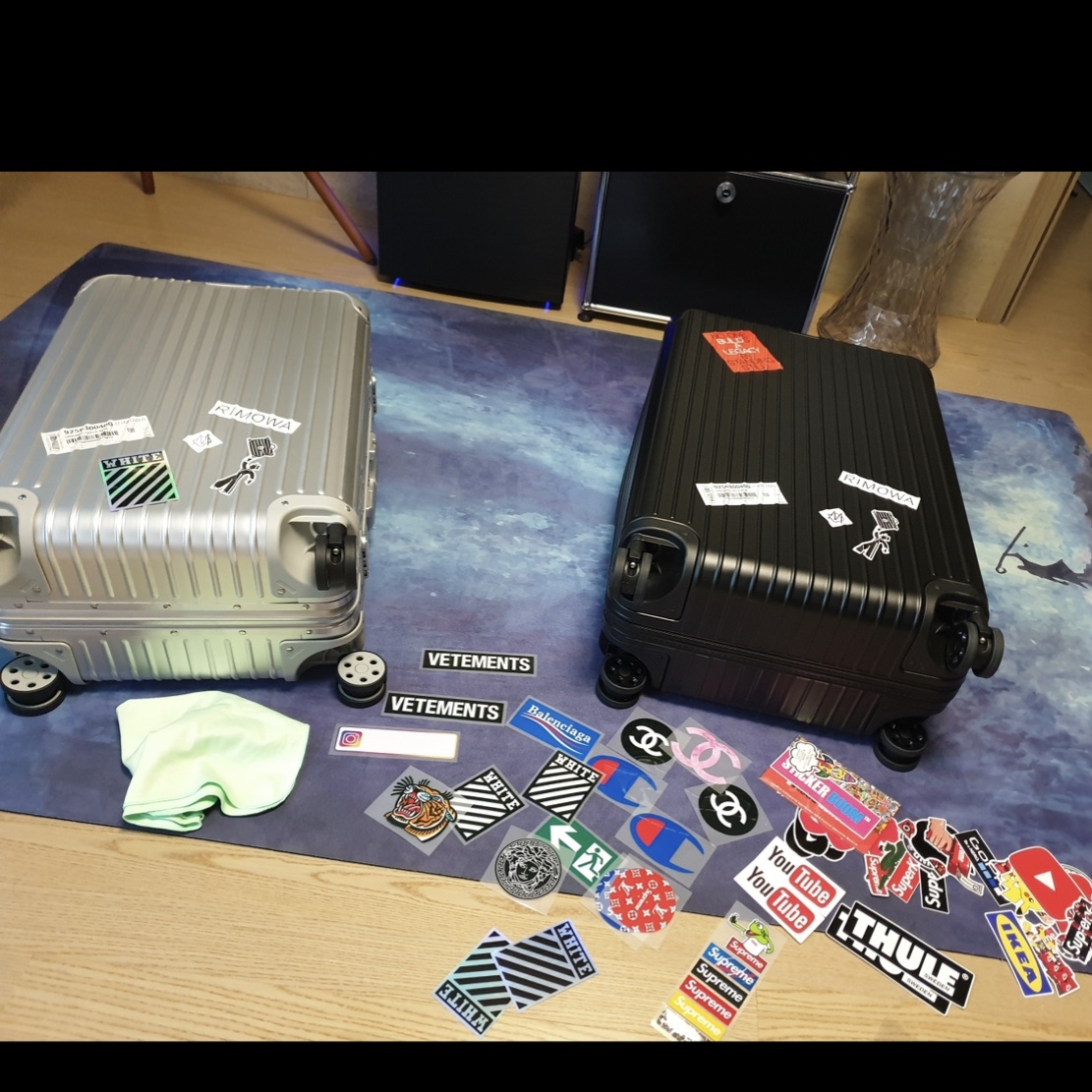Rimowa Original Cabin Aluminium Suitcase Silver 착용 스타일 - 1