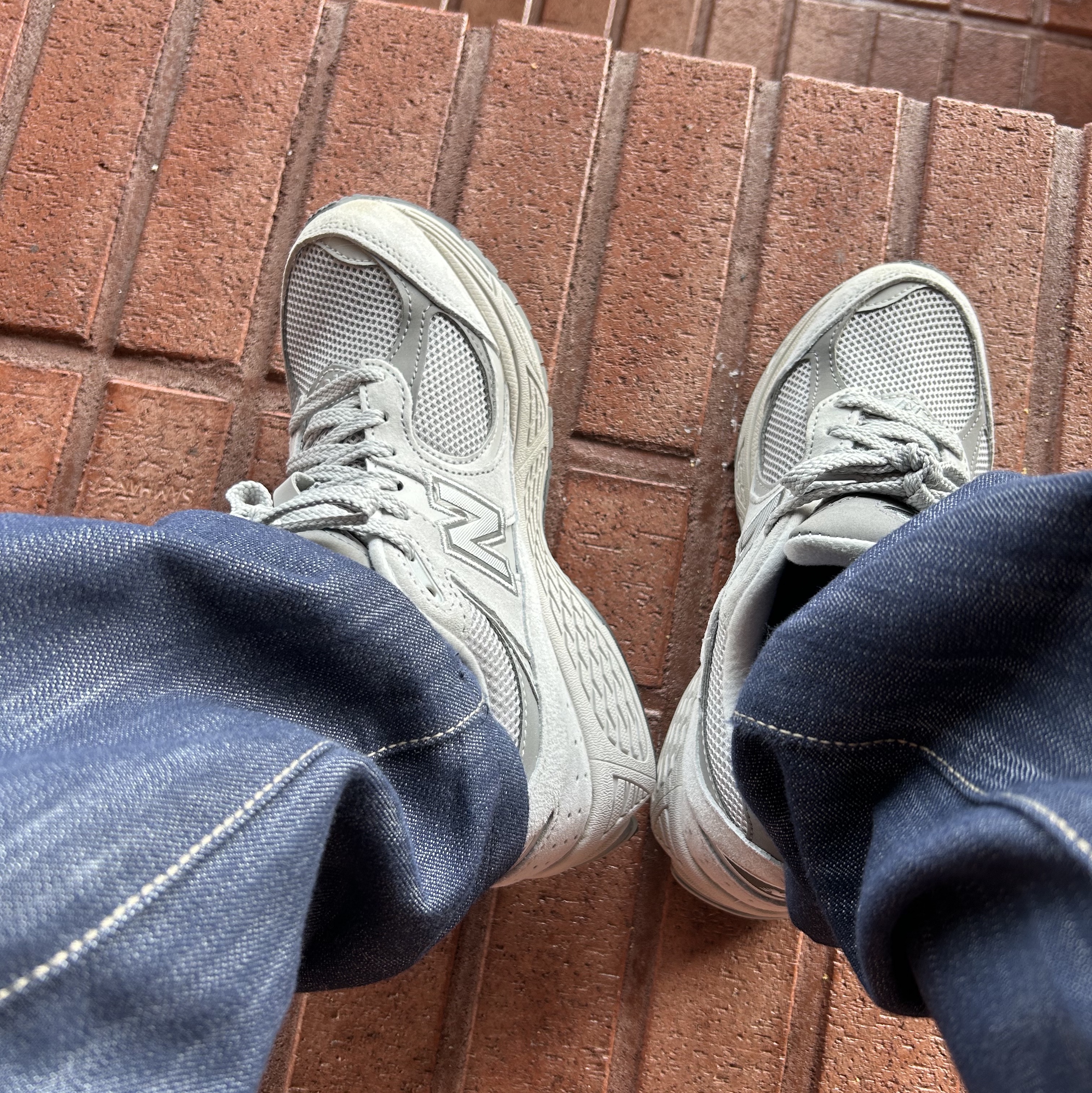 New Balance 2002R T2 Gray 착용 스타일 - 4