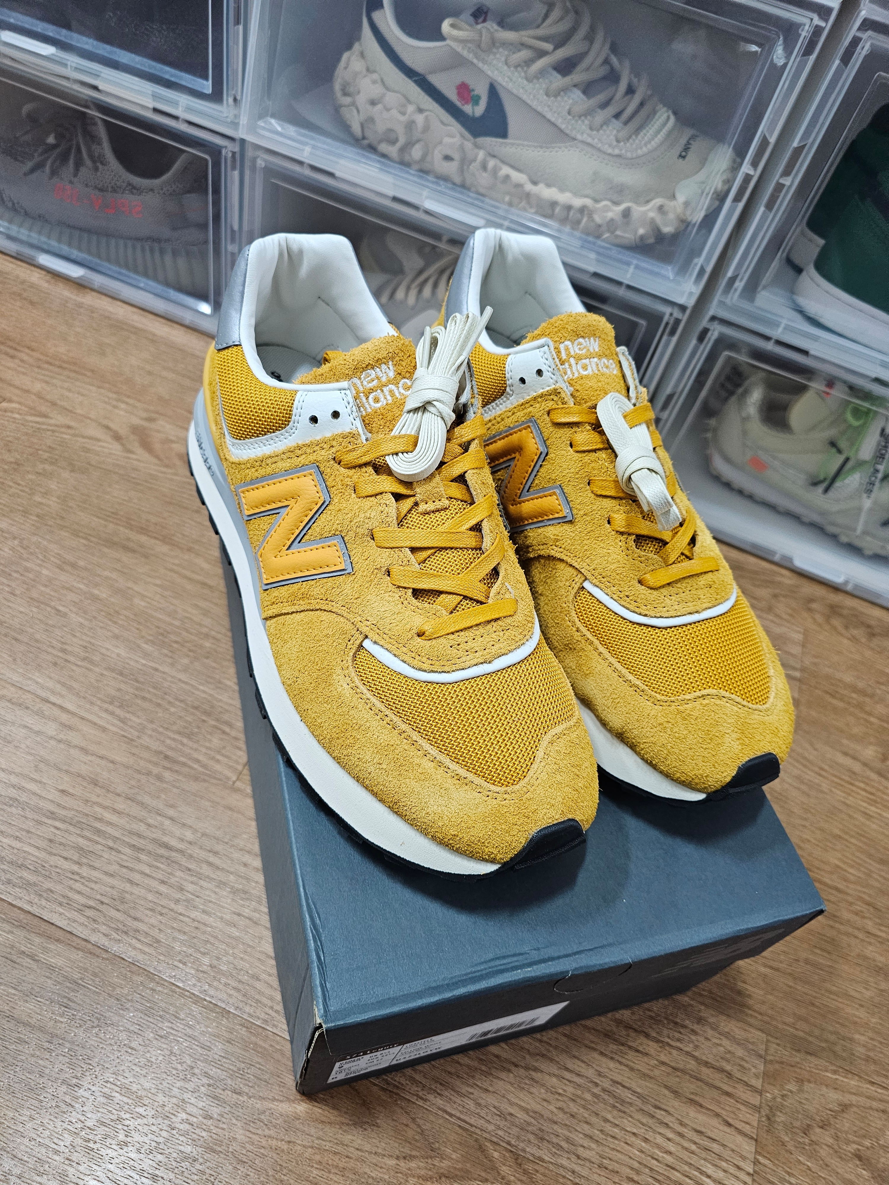 New Balance 574 Legacy Yellow White 착용 스타일 - 2