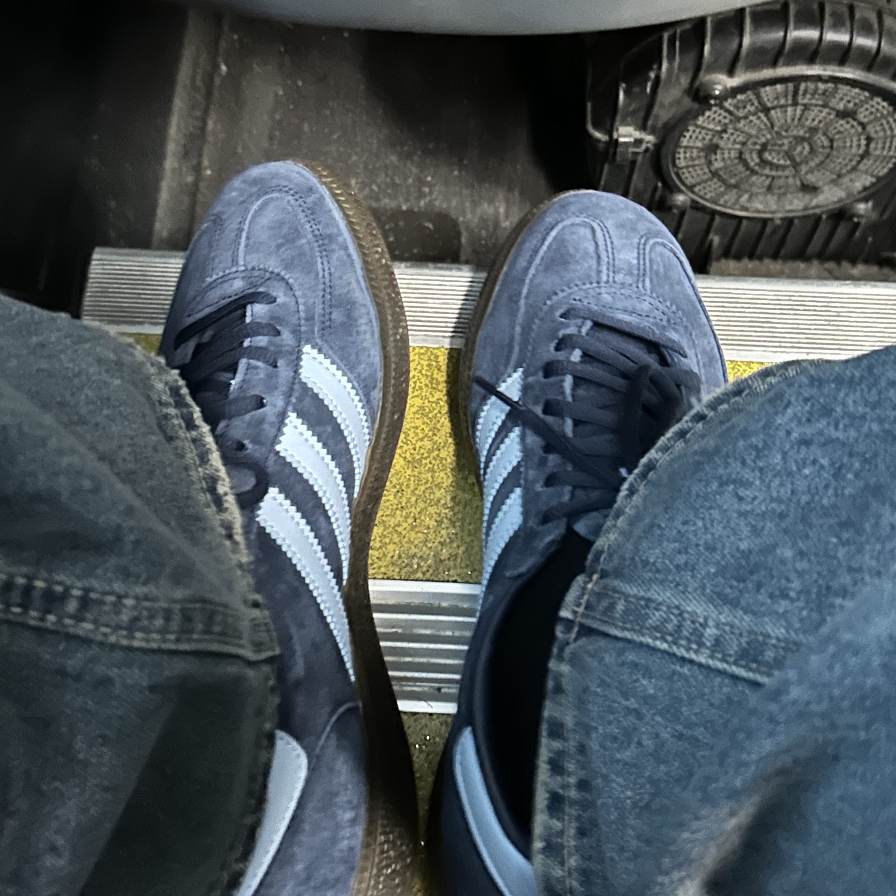 Adidas Spezial Handball Collegiate Navy 착용 스타일