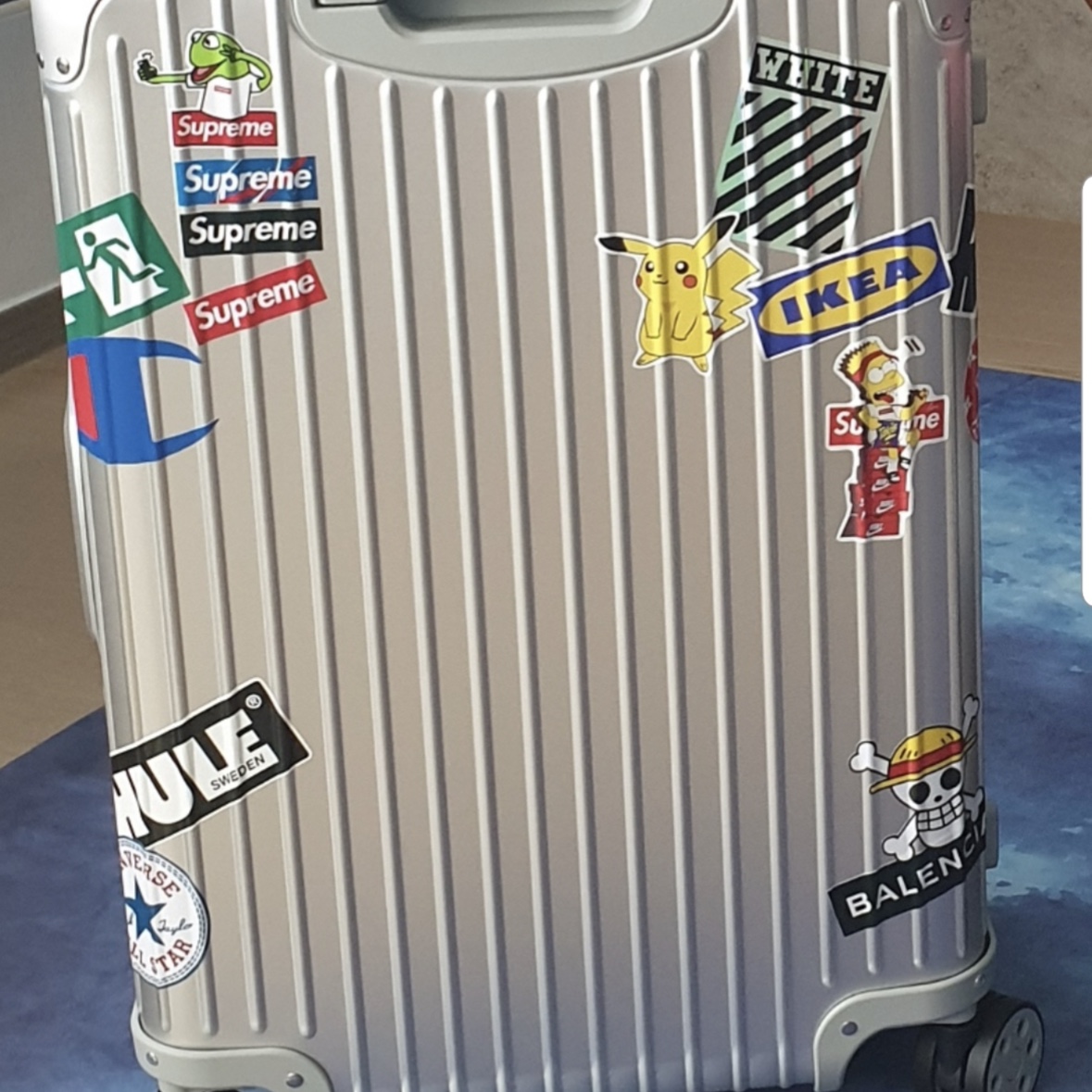 Rimowa Original Cabin Aluminium Suitcase Silver 착용 스타일 - 4