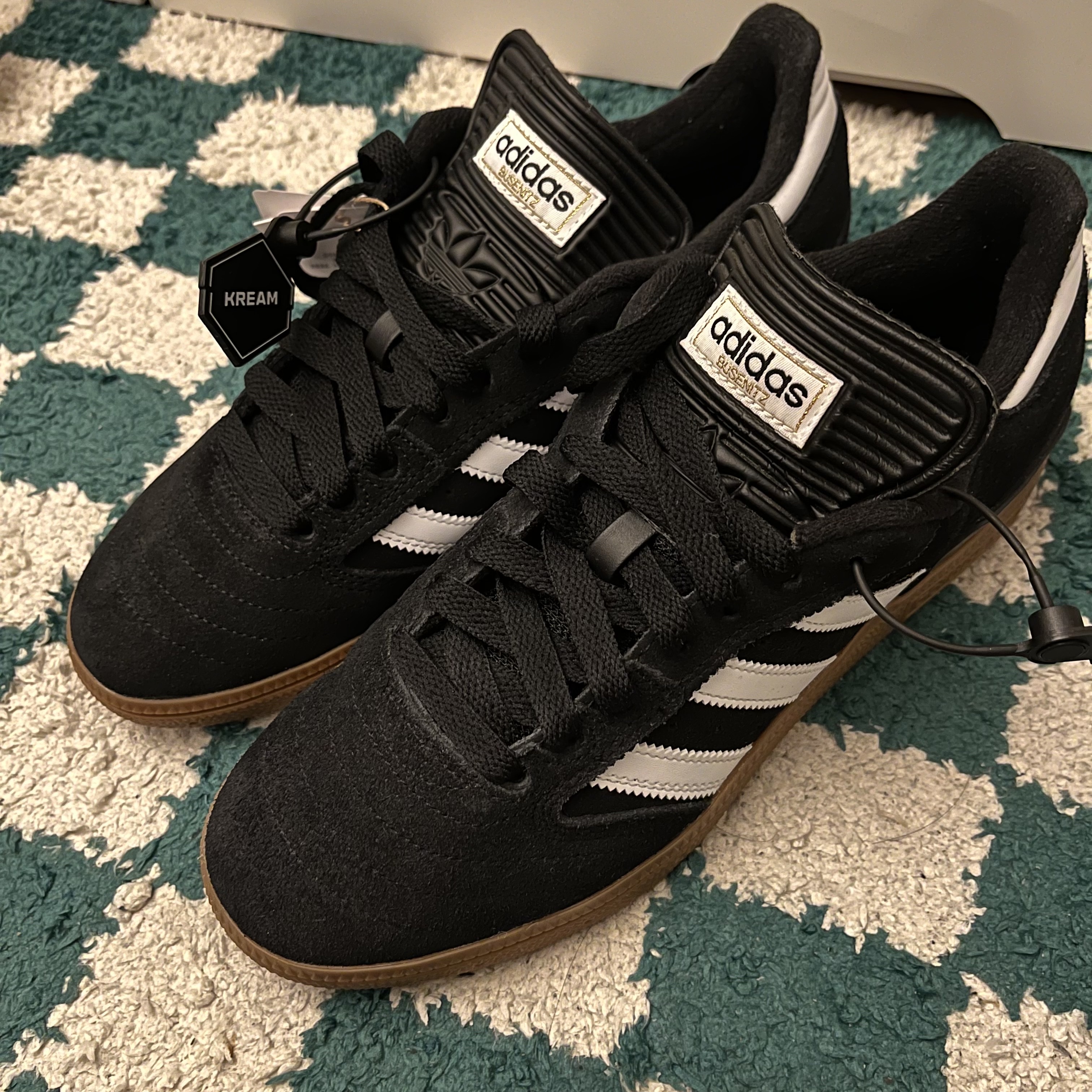 Adidas Busenitz Pro Core Black 착용 스타일