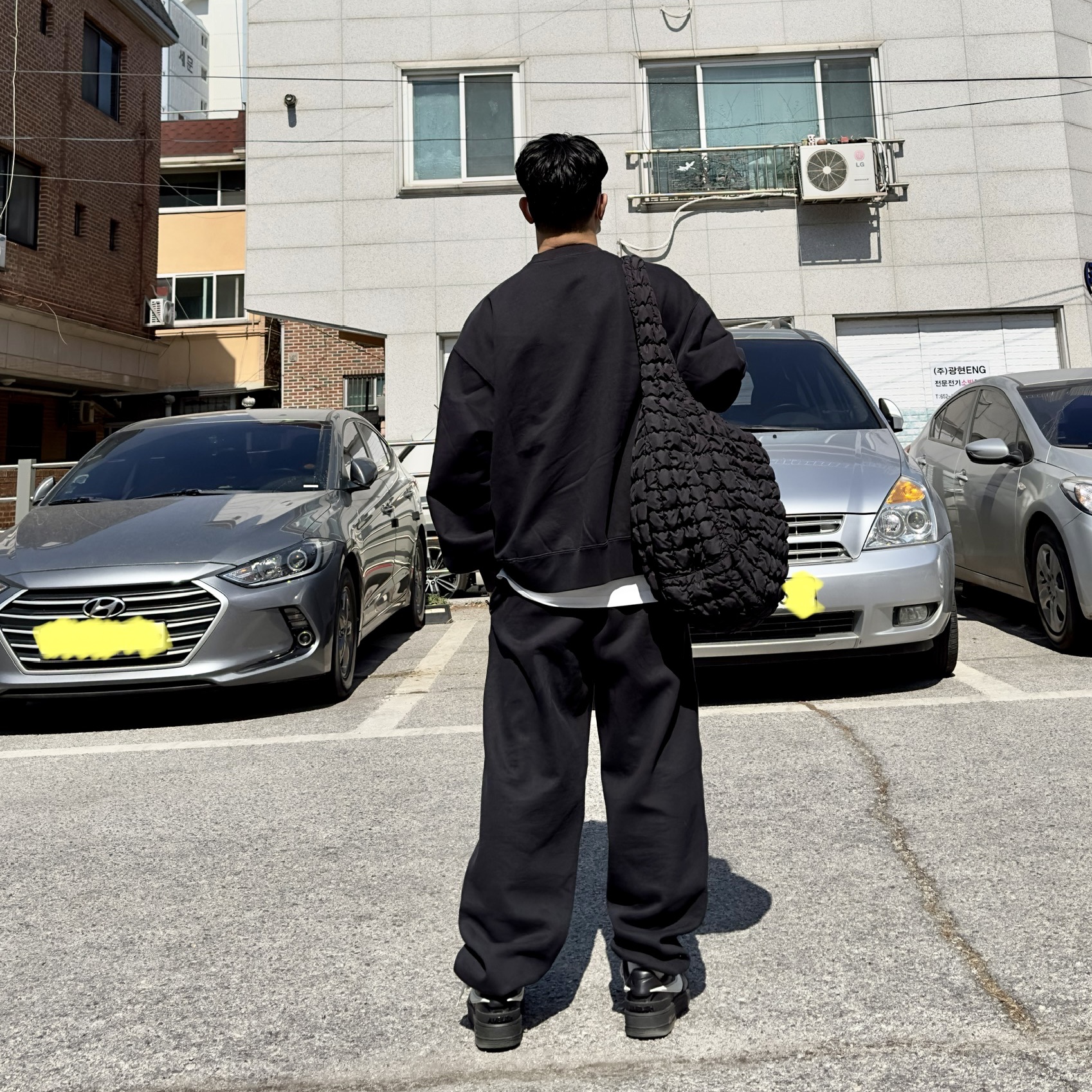 Nike x Stussy NRG Washed Fleece Crewneck Black (DO5310-010), Nike x Stussy NRG Washed Fleece Pants Black (DO5296-010) 착용 스타일 - 3