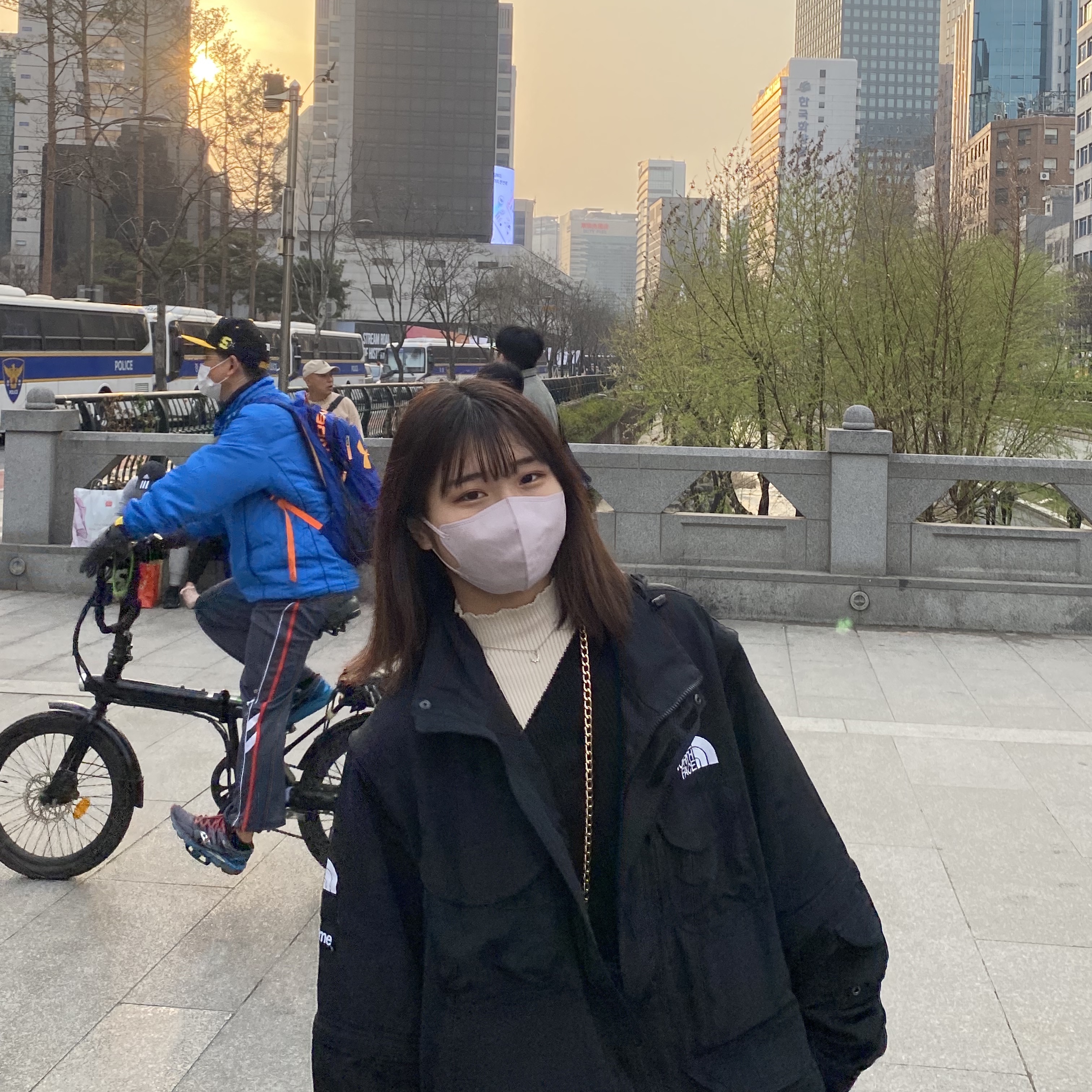 Supreme x The North Face Trekking Convertible Jacket Black - 22SS, Jordan 1 Retro High OG Chicago 2022 착용 스타일 - 1