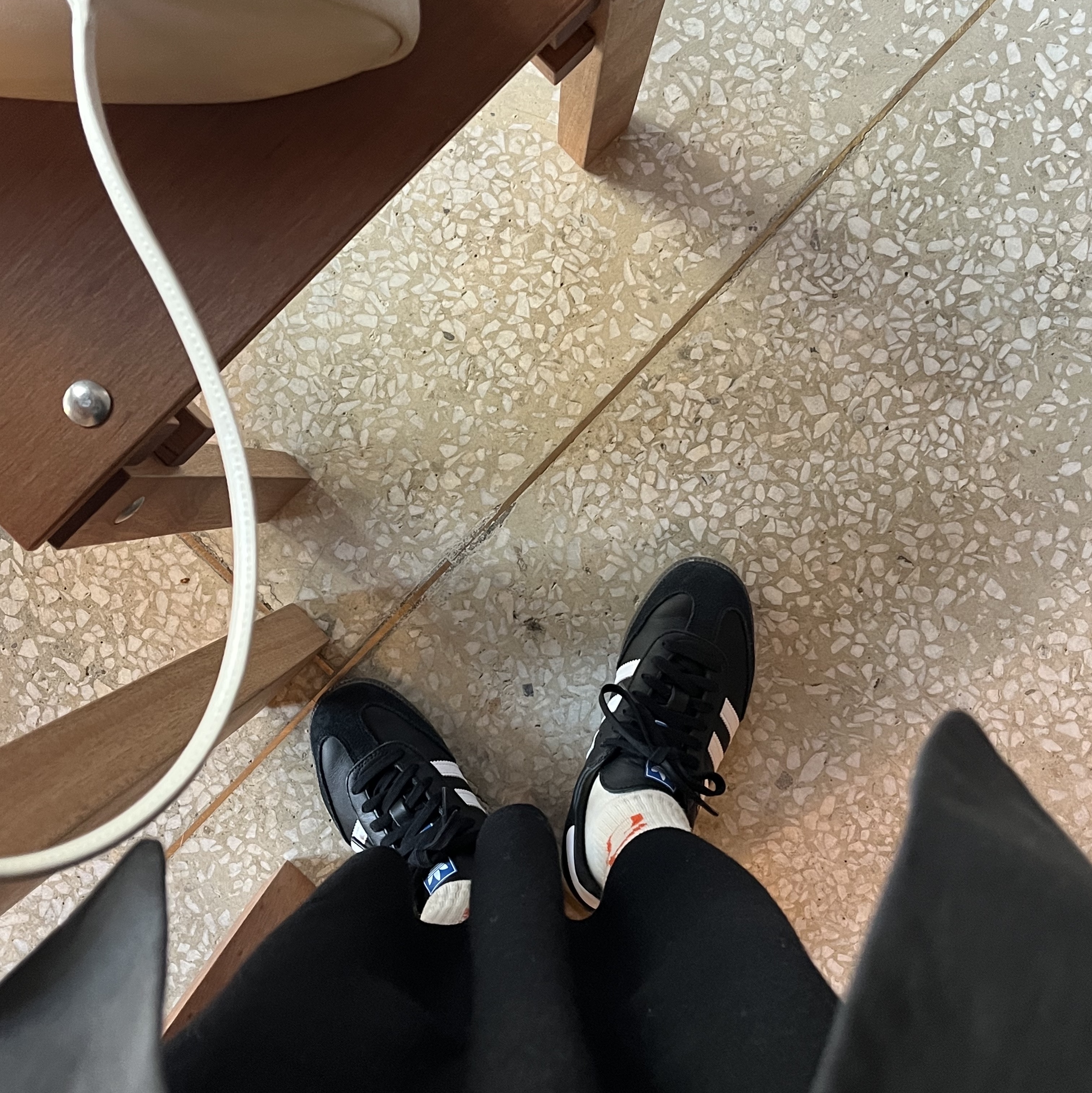 Adidas Samba OG Black White Gum 착용 스타일 - 1