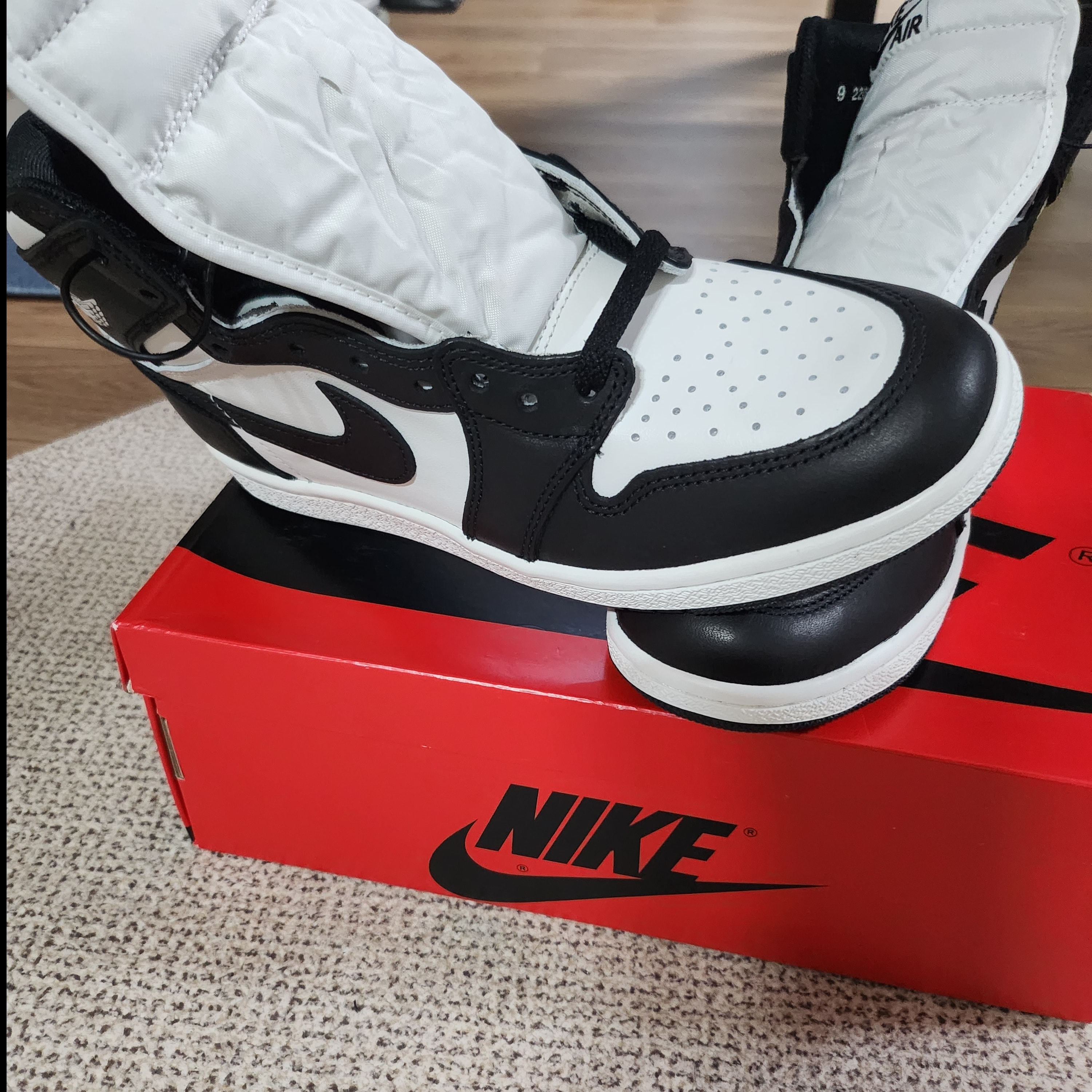 Jordan 1 High 85 Black White 착용 스타일