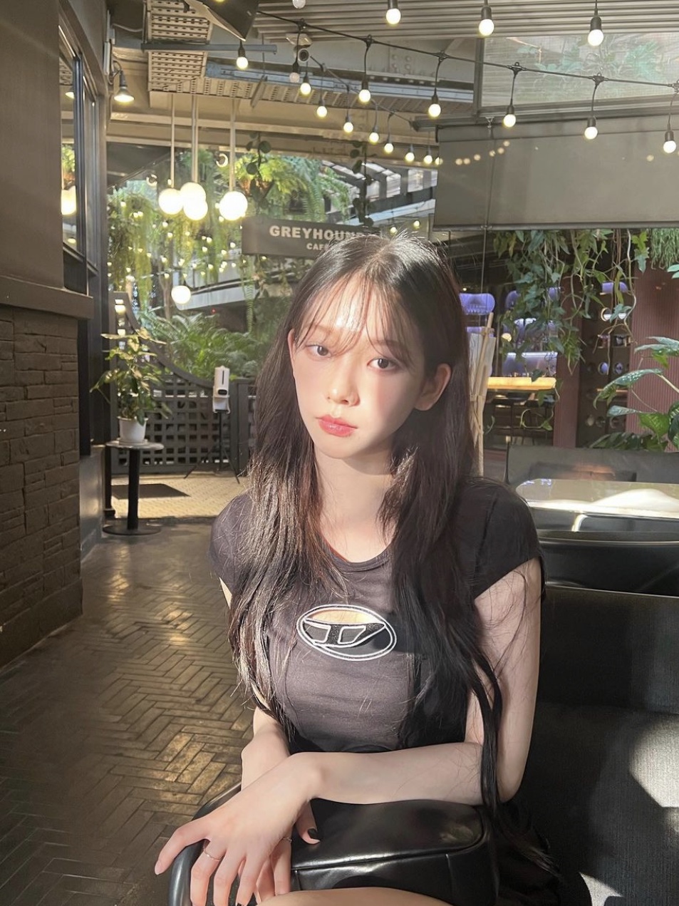 (W) Diesel T-Angie Peekaboo Logo T-Shirt Black 착용 스타일 - 1