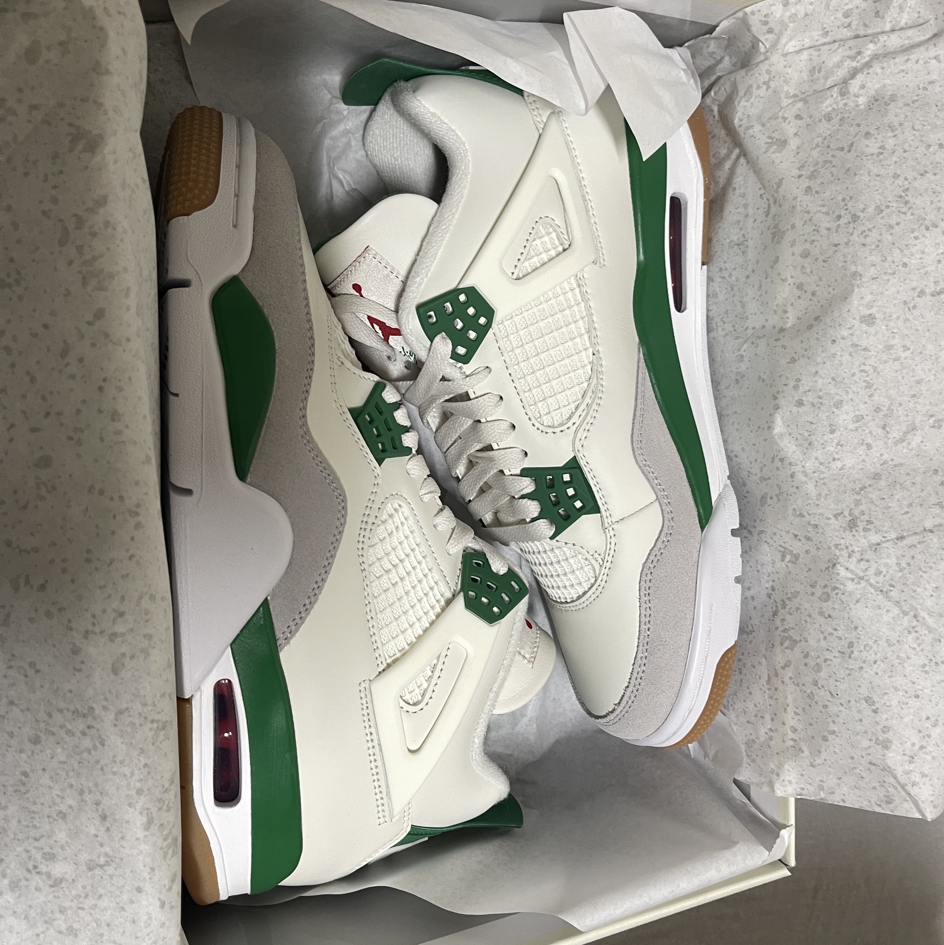 Jordan 4 x Nike SB Retro SP Pine Green 착용 스타일
