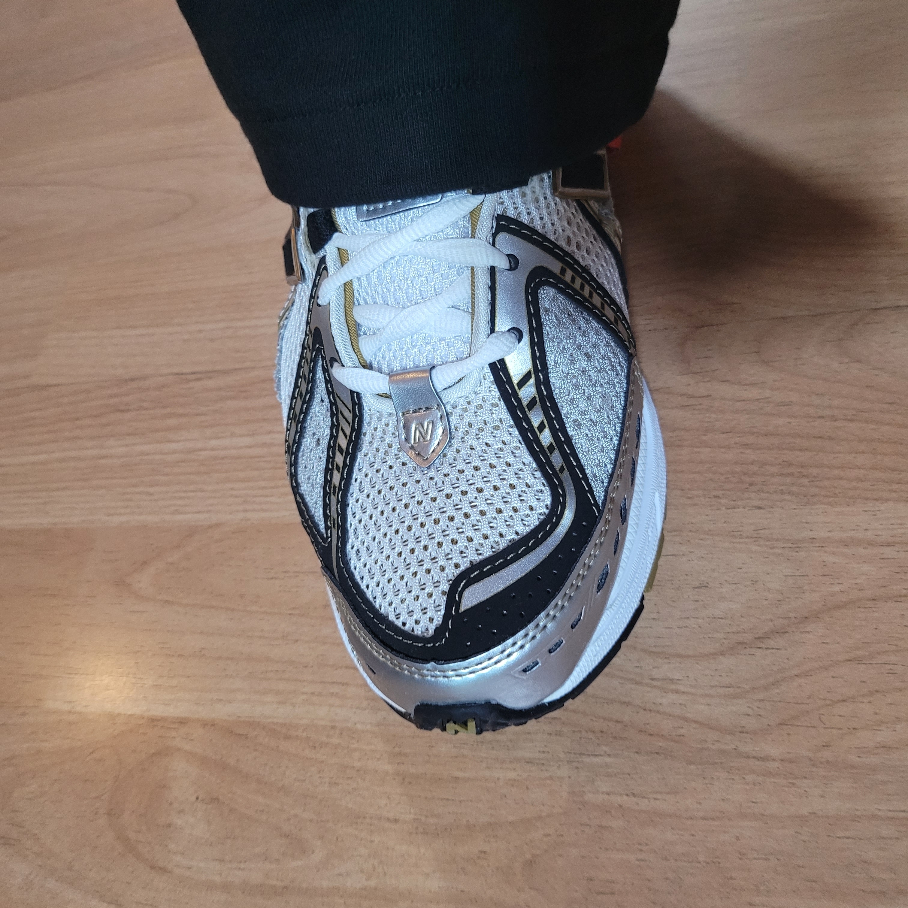 New Balance 1906R White Gold 착용 스타일 - 2