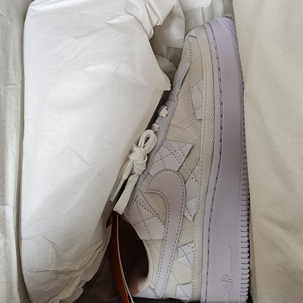 Nike x Billie Eilish Air Force 1 Low SP Triple White 착용 스타일 - 3